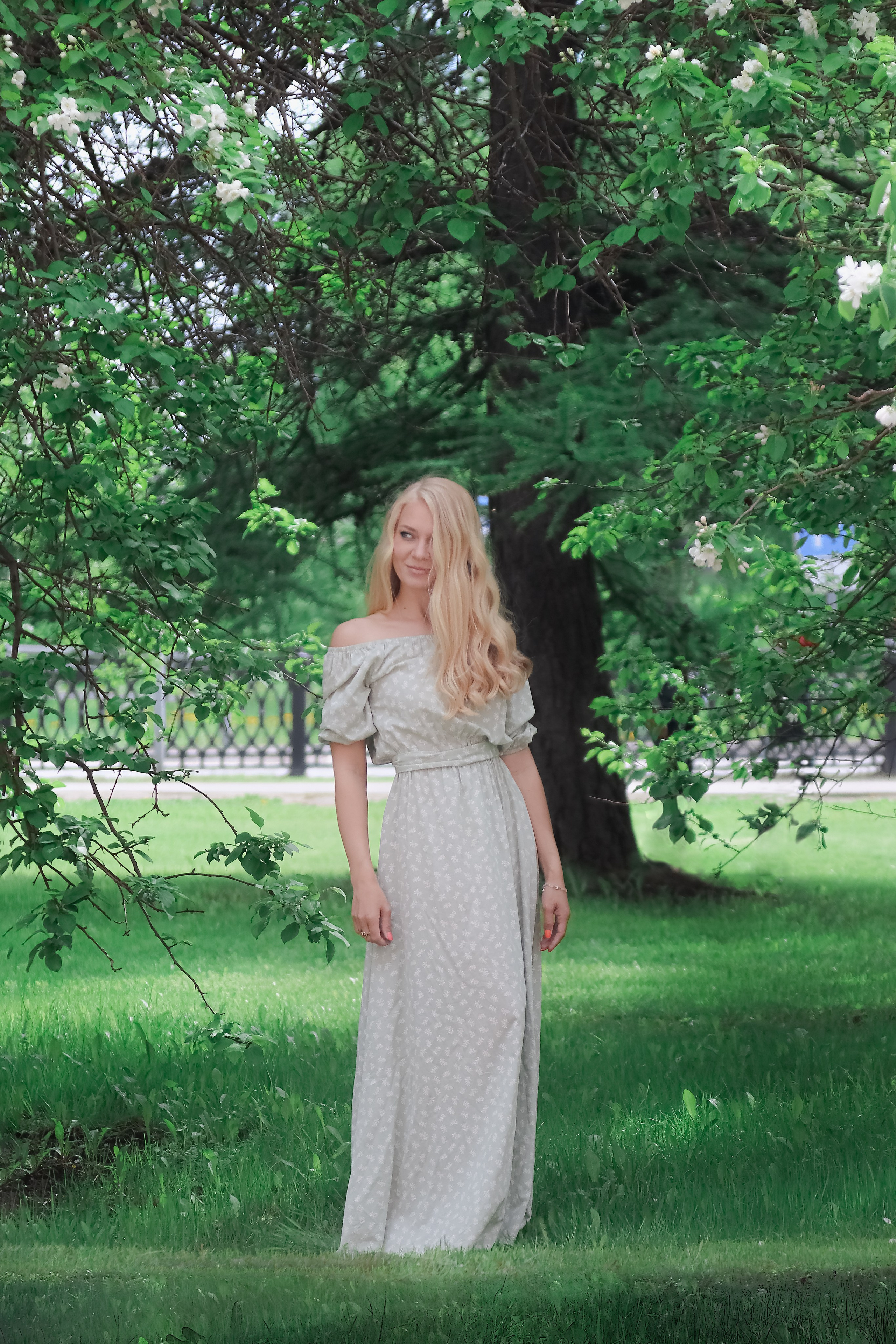 Любовь и цветущая яблоня. Портретный и пейзажный фотограф Никита Павлов