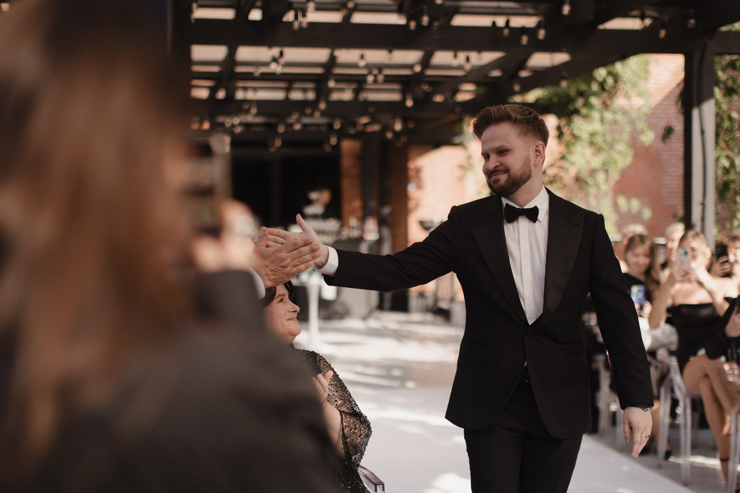 Собираемся на свадьбу вместе с фотосессией для двоих на утренние сборы. Свадебный, репортажный и портретный фотограф Сочи, Краснодар. Александра Зайцева
