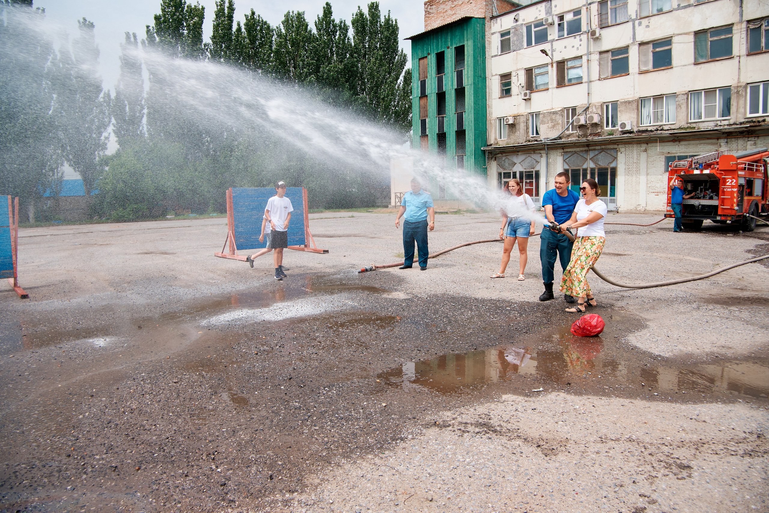Детский лагерь ДЮНА. Поход в «Пожарно-спасательную часть № 22». Фотограф Таганрог Анна Трайжон