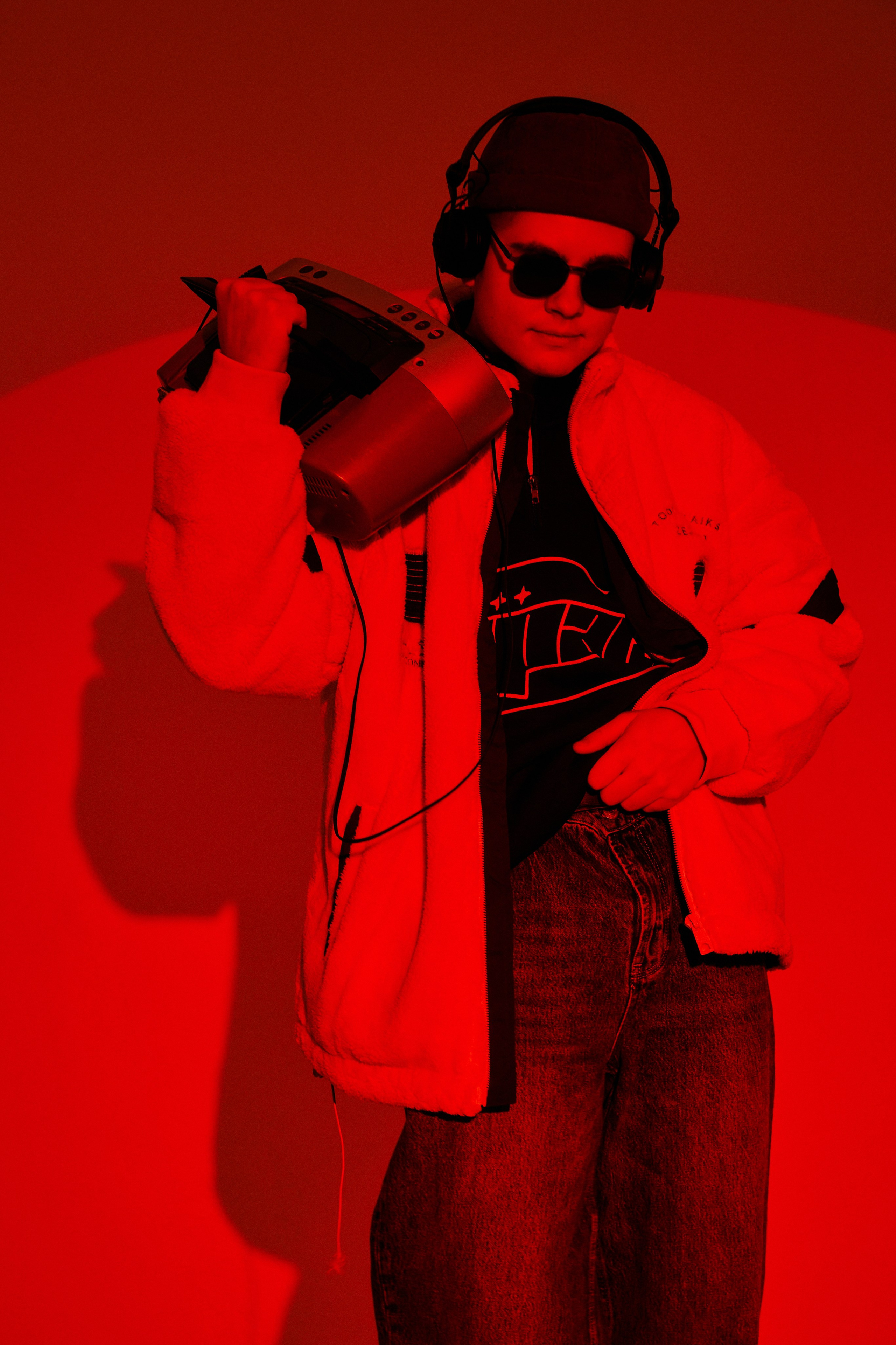 Креативная студийная фотосессия диджея NNK: яркий стиль и эмоции. Дмитрий Мазуркевич: Профессиональный Репортажный Фотограф