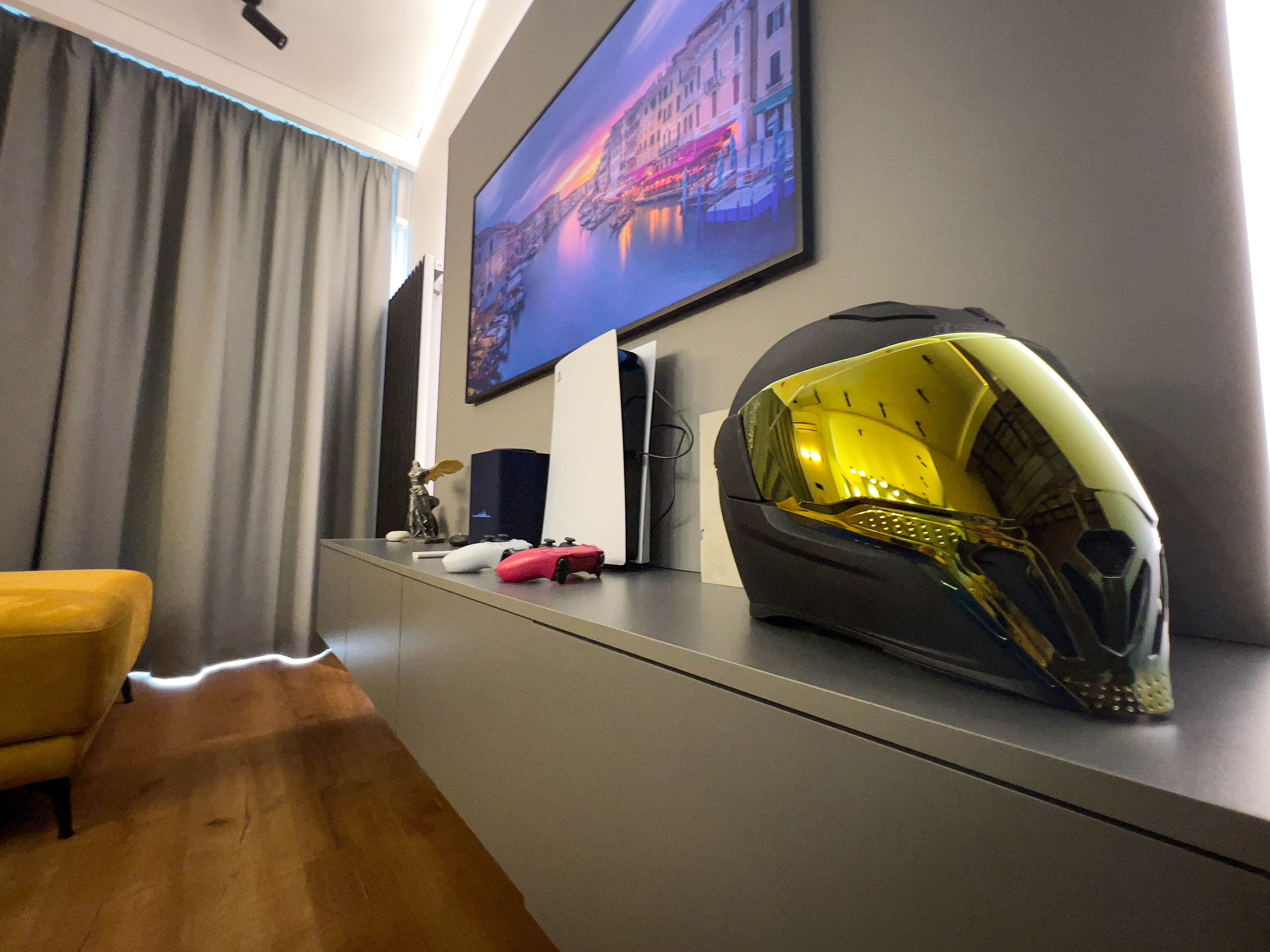 The apartment is on two levels. Fotograf Dmitrii Donets