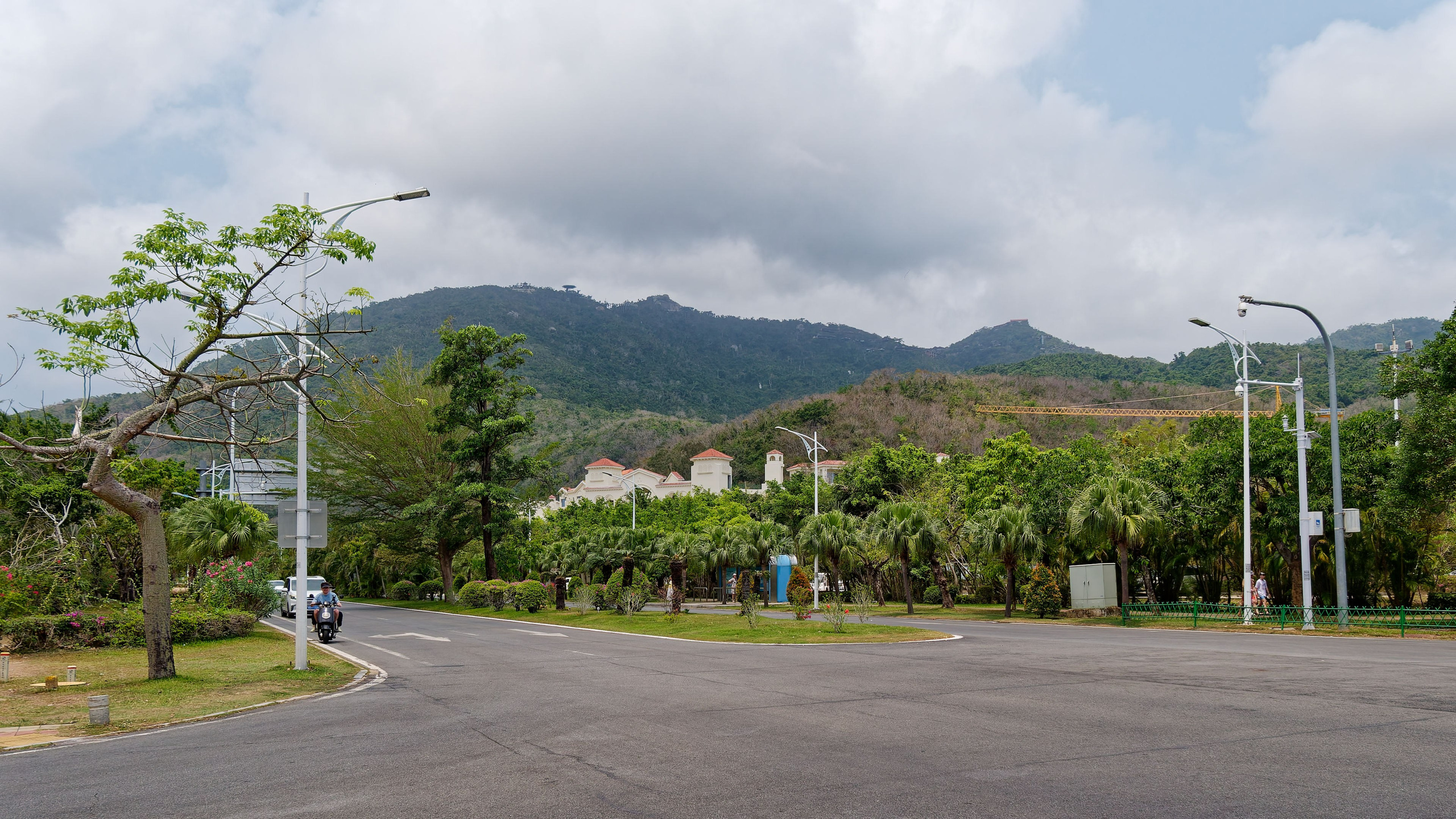 Хайнань 2026, улицы Ялунвань и Саньи. Фотопрогулки по Миру