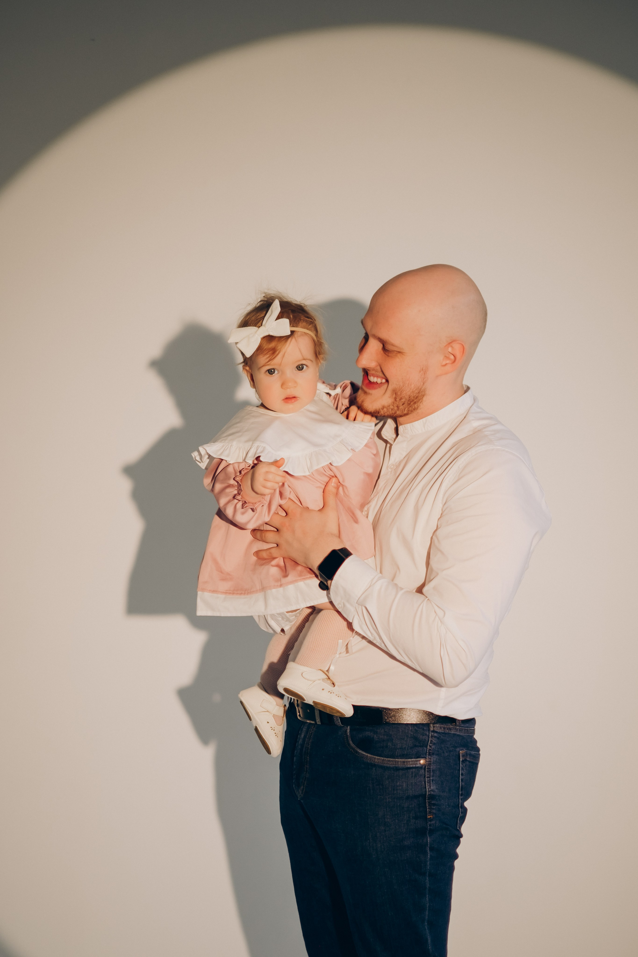 Фотосессия «День рождения» в минималистичной студии. Фотограф Новосибирск Анна Рождественская