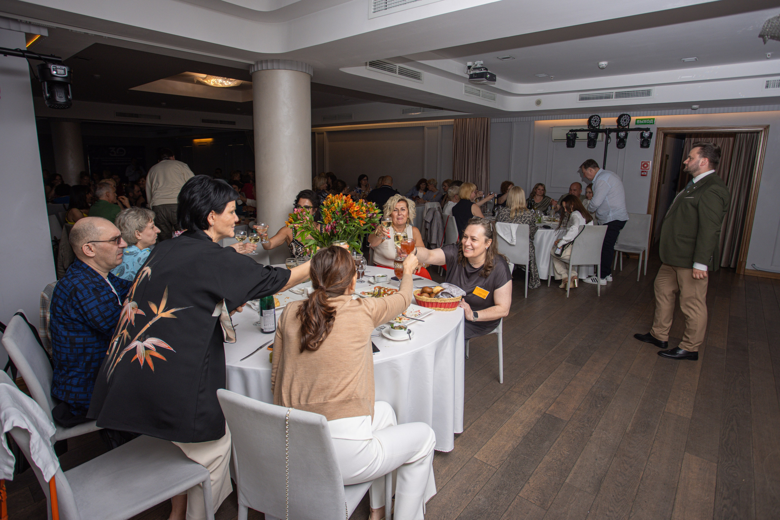 Встреча выпускников. Стоматологи СПб. Семейный фотограф в Вышнем Волочке — Ульяна Иванова | Фотосессии для всей семьи