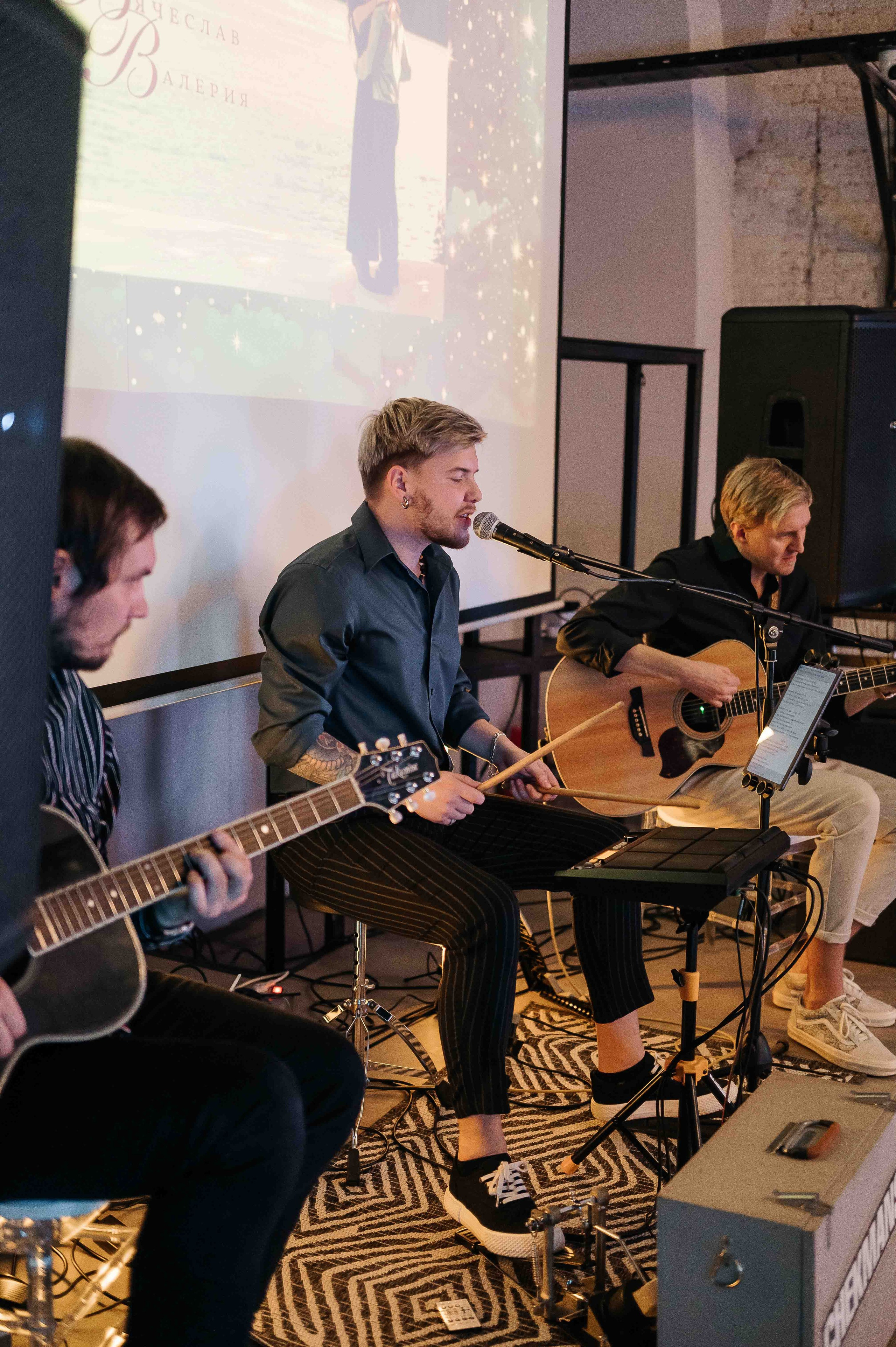 Утро невесты в гостинице. Свадебный и семейный фотограф в Котласе Никита Попов