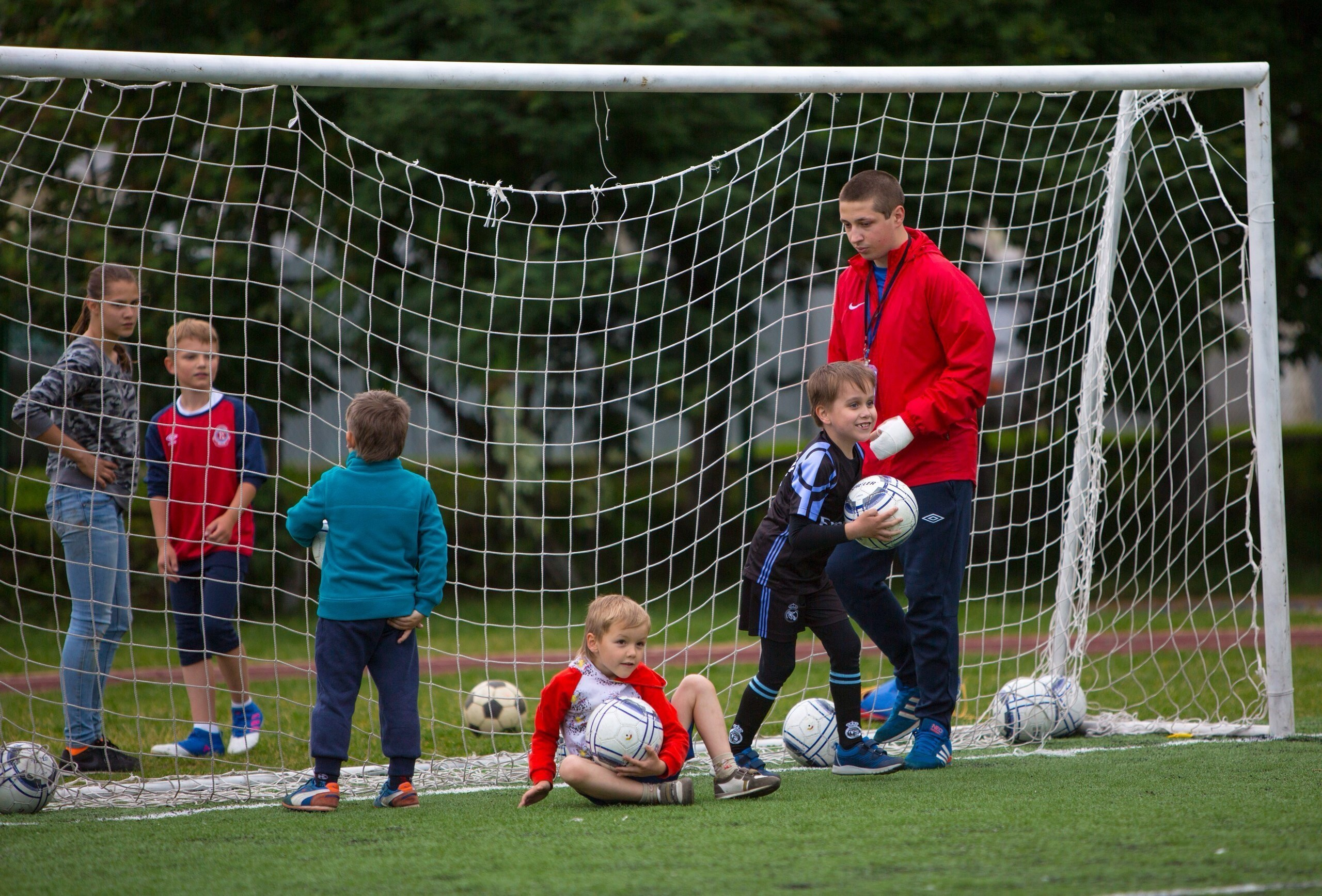 Футбольная школа «Юниор» — фото тренировок и игр. Выпускные альбомы для школы и детского сада — школьный фотограф Подольск, Троицк, Щербинка, Москва
