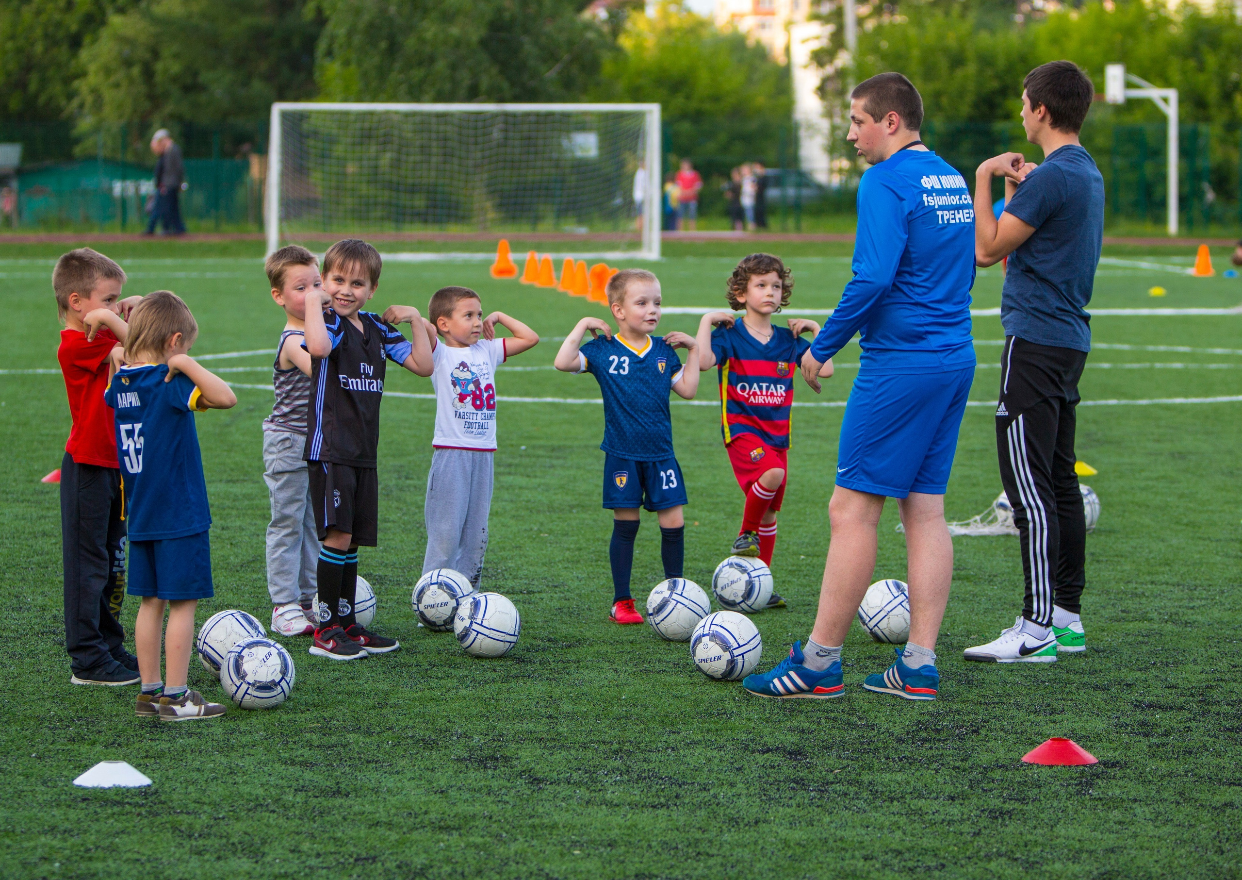 Футбольная школа «Юниор» — фото тренировок и игр. Выпускные альбомы для школы и детского сада — школьный фотограф Подольск, Троицк, Щербинка, Москва