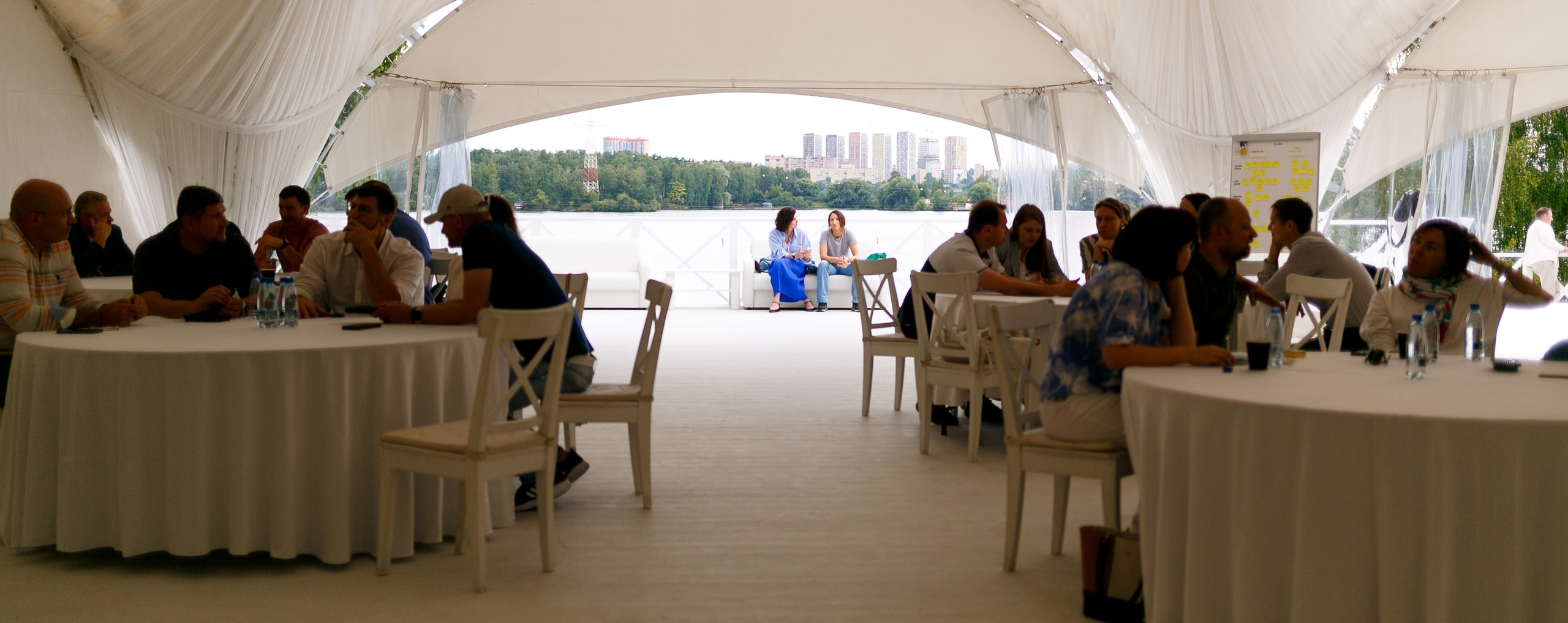 Выездной коучинг на берегу Строгинской поймы. Репортажный фотограф Борис Геер