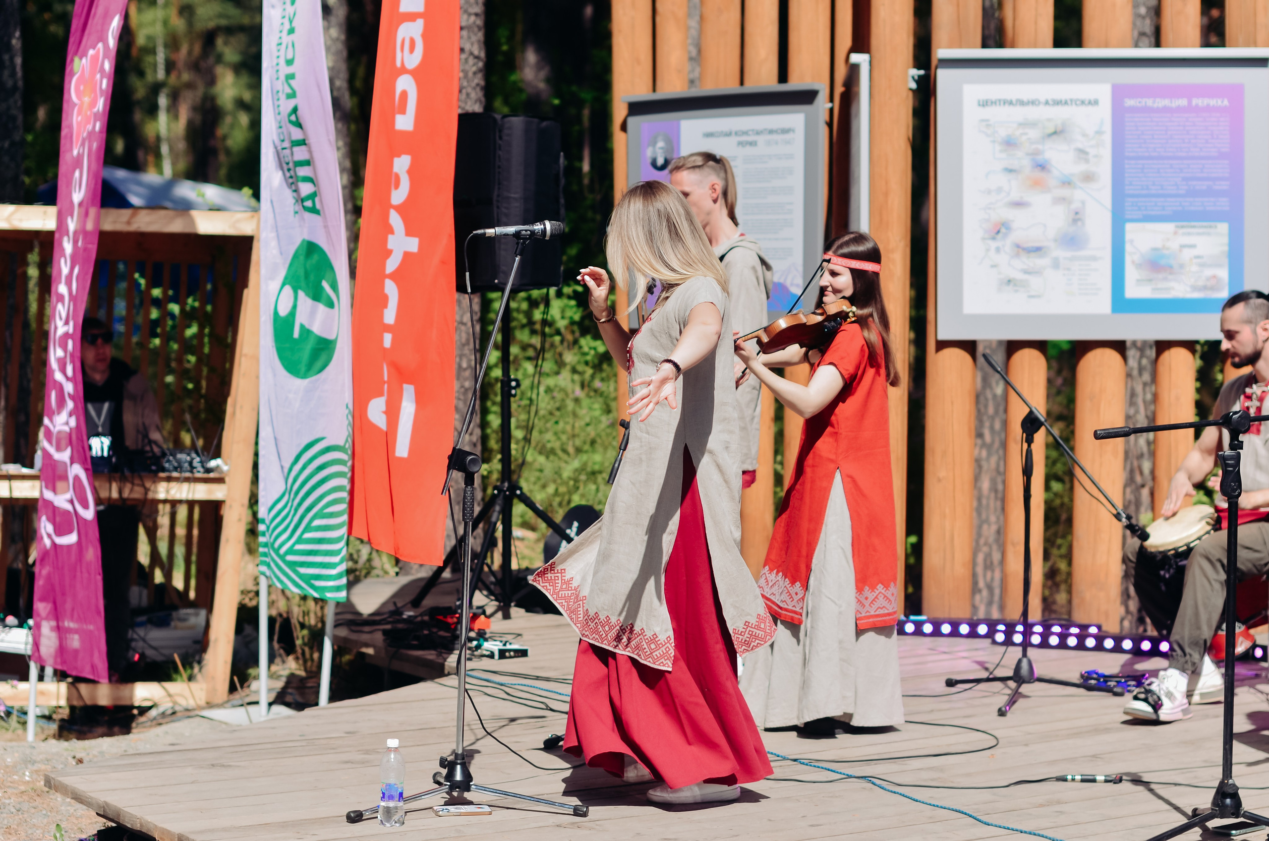 Фестиваль «Цветение Маральника на Алтае 2025». Фоторепортаж. Денисова Аля — фотограф для парных съемок и индивидуальных историй в Барнауле