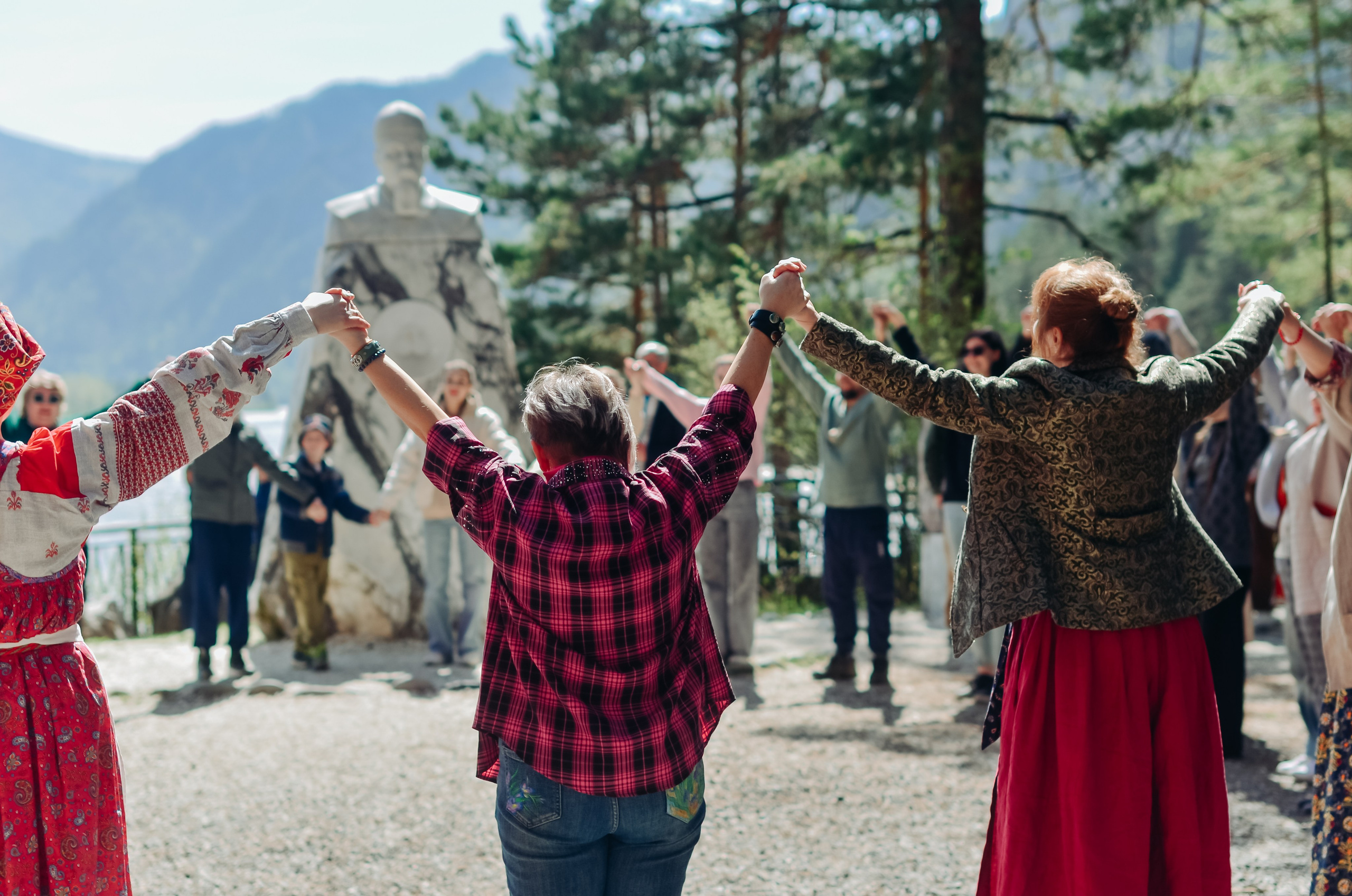 Фестиваль «Цветение Маральника на Алтае 2025». Фоторепортаж. Денисова Аля — фотограф для парных съемок и индивидуальных историй в Барнауле