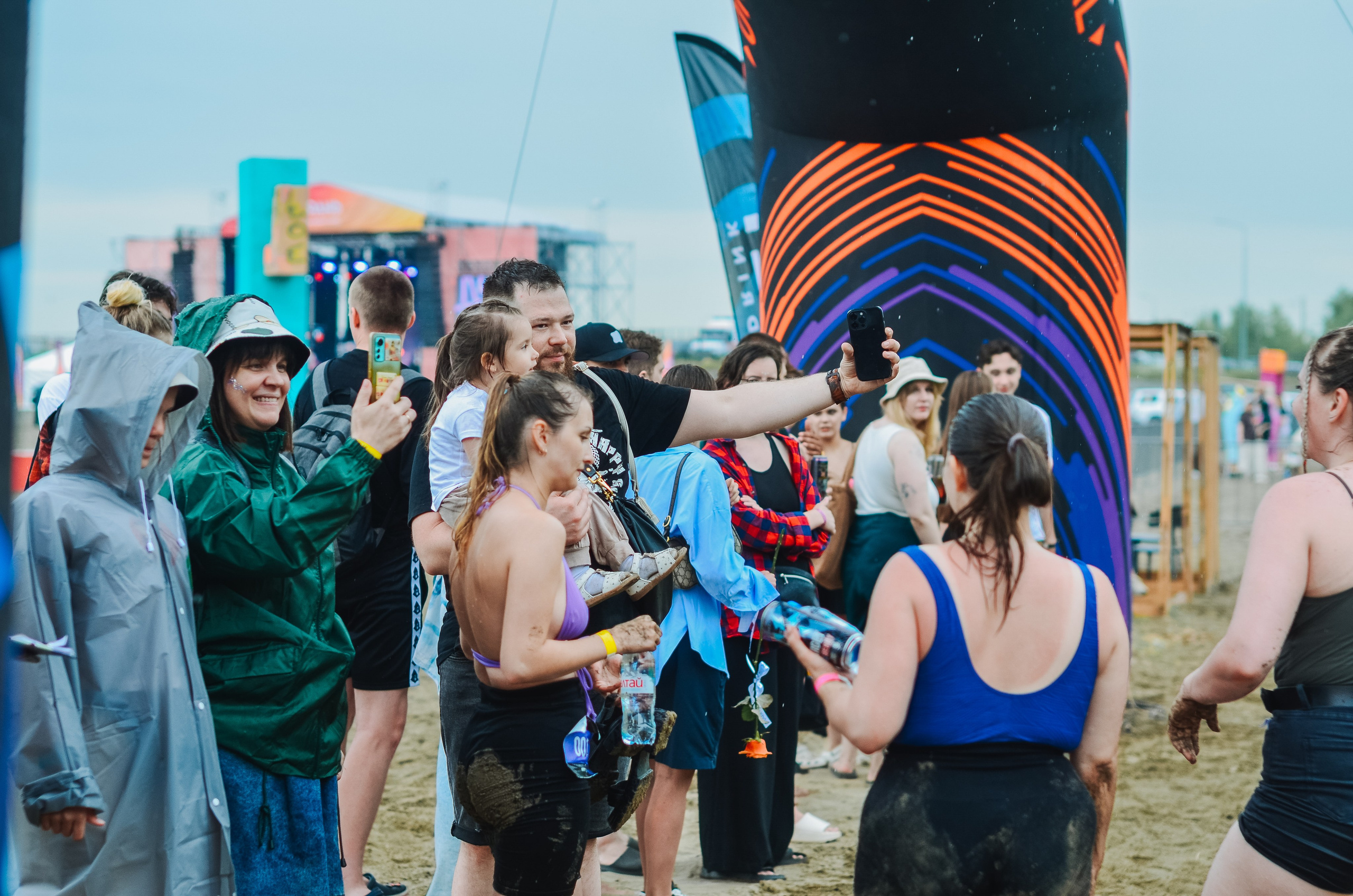 Фестиваль «Грань» 2025. Спортивная площадка. Денисова Аля — фотограф для парных съемок и индивидуальных историй в Барнауле