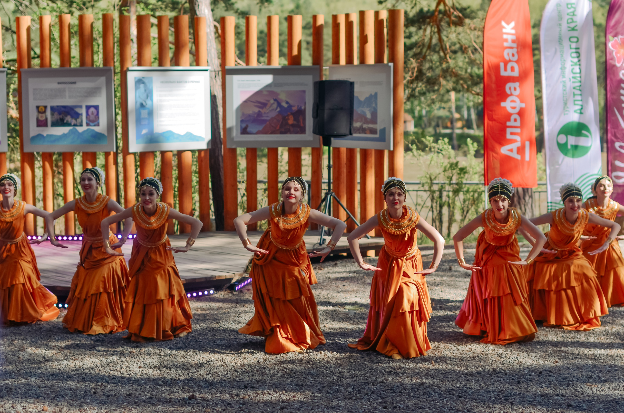 Фестиваль «Цветение Маральника на Алтае 2025». Фоторепортаж. Денисова Аля — фотограф для парных съемок и индивидуальных историй в Барнауле