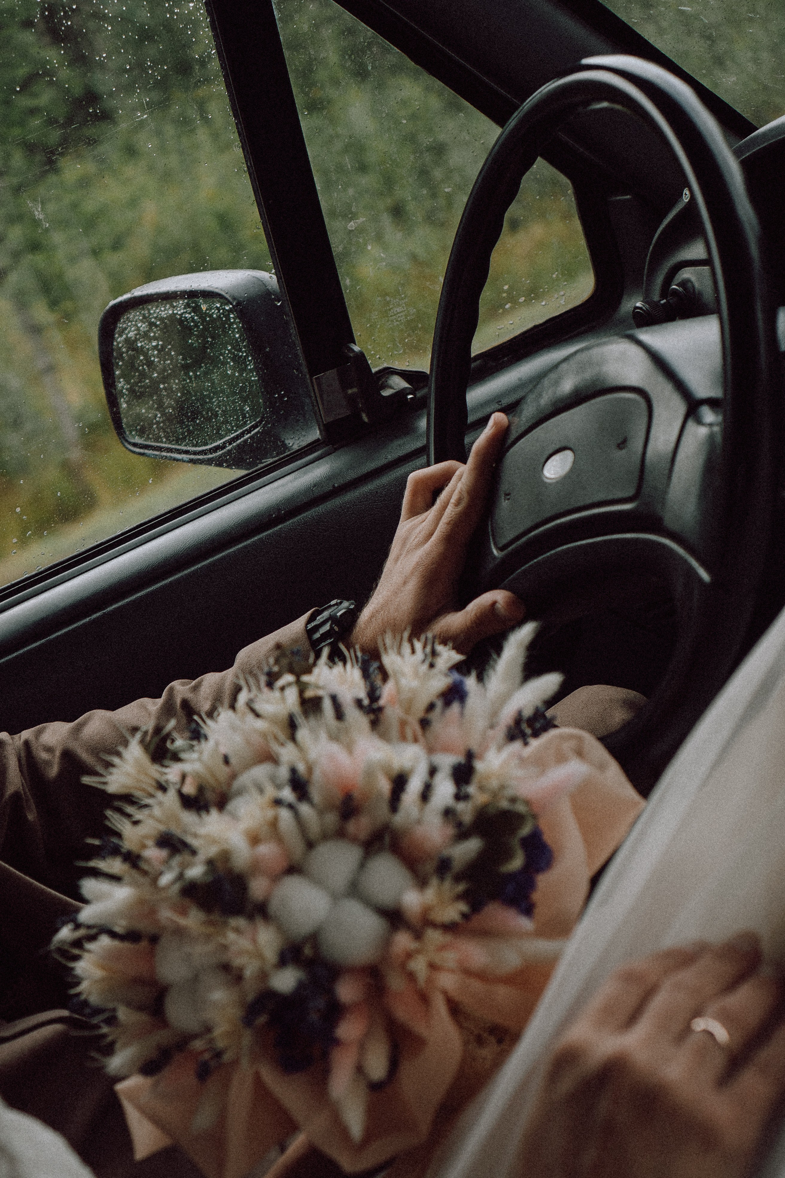 СВАДЕБНАЯ ФОТОСЕССИИЯ ПАРЫ В ГОРОДЕ ПРИОЗЕРСК В СОСНОВОМ ЛЕСУ И С ПИКАПОМ. Профессиональный фотограф, Санкт-Петербург — Виктория Богомолова