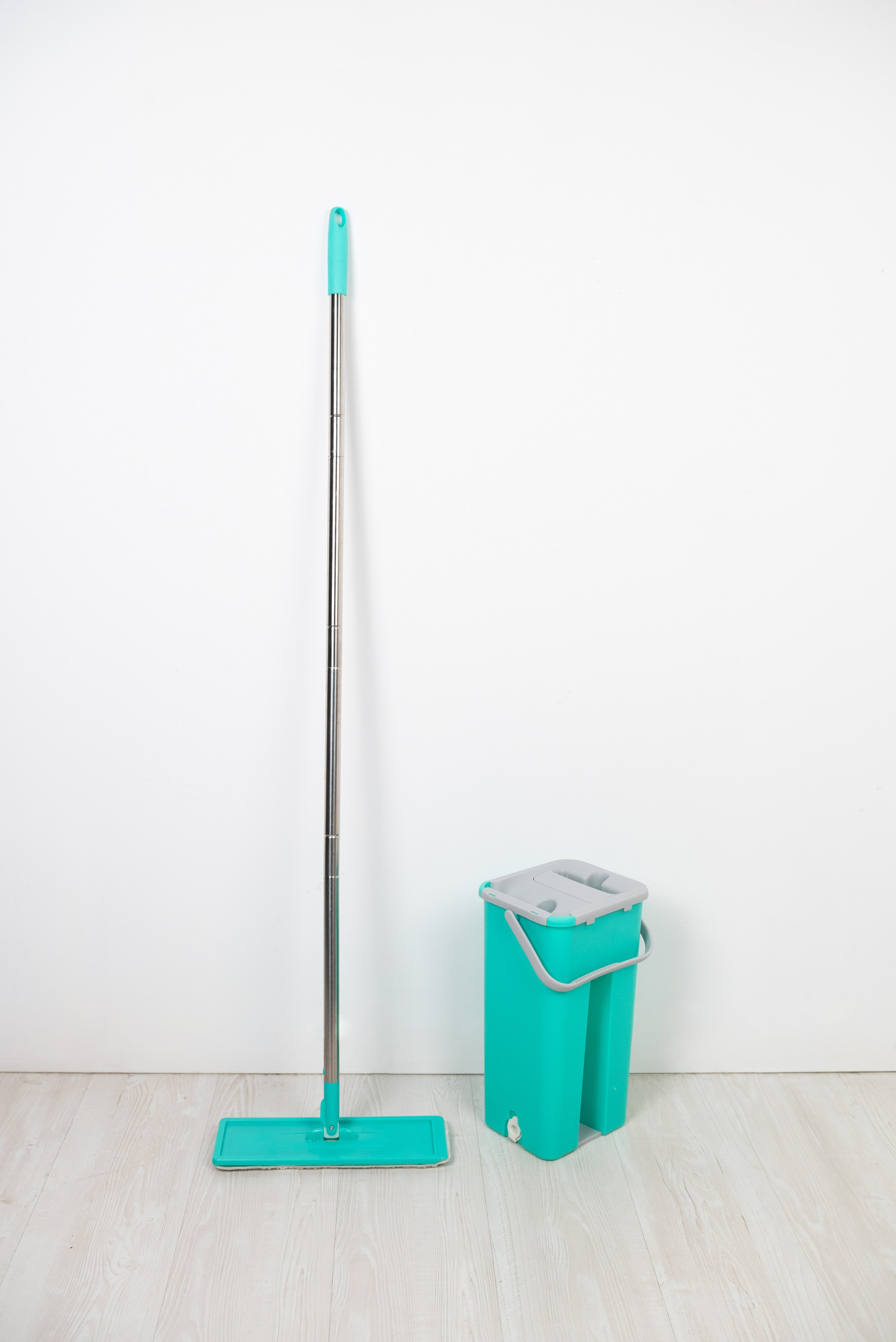 Швабры (съемка для маркетплейсов). Фотограф Москва Настя Профотовна. Репортажные, свадебные и контент фотосессии