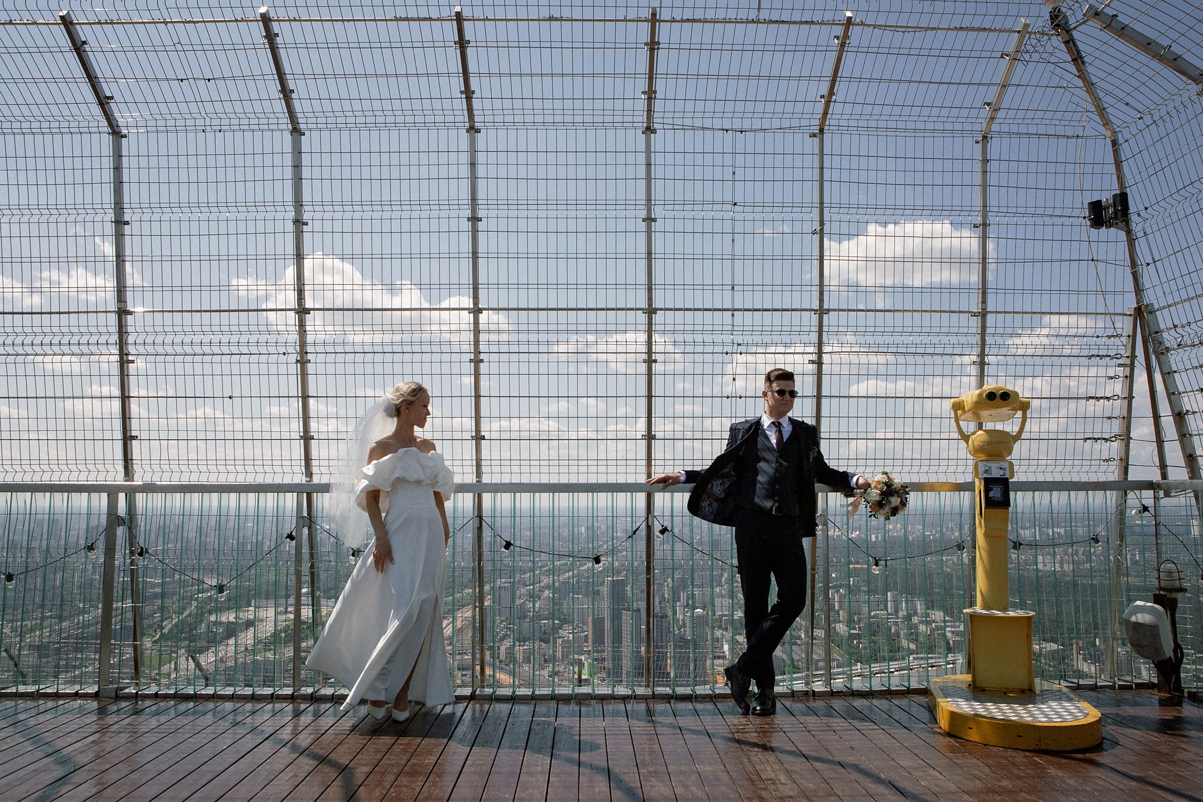 Свадебная фотосессия на крыше башни Око