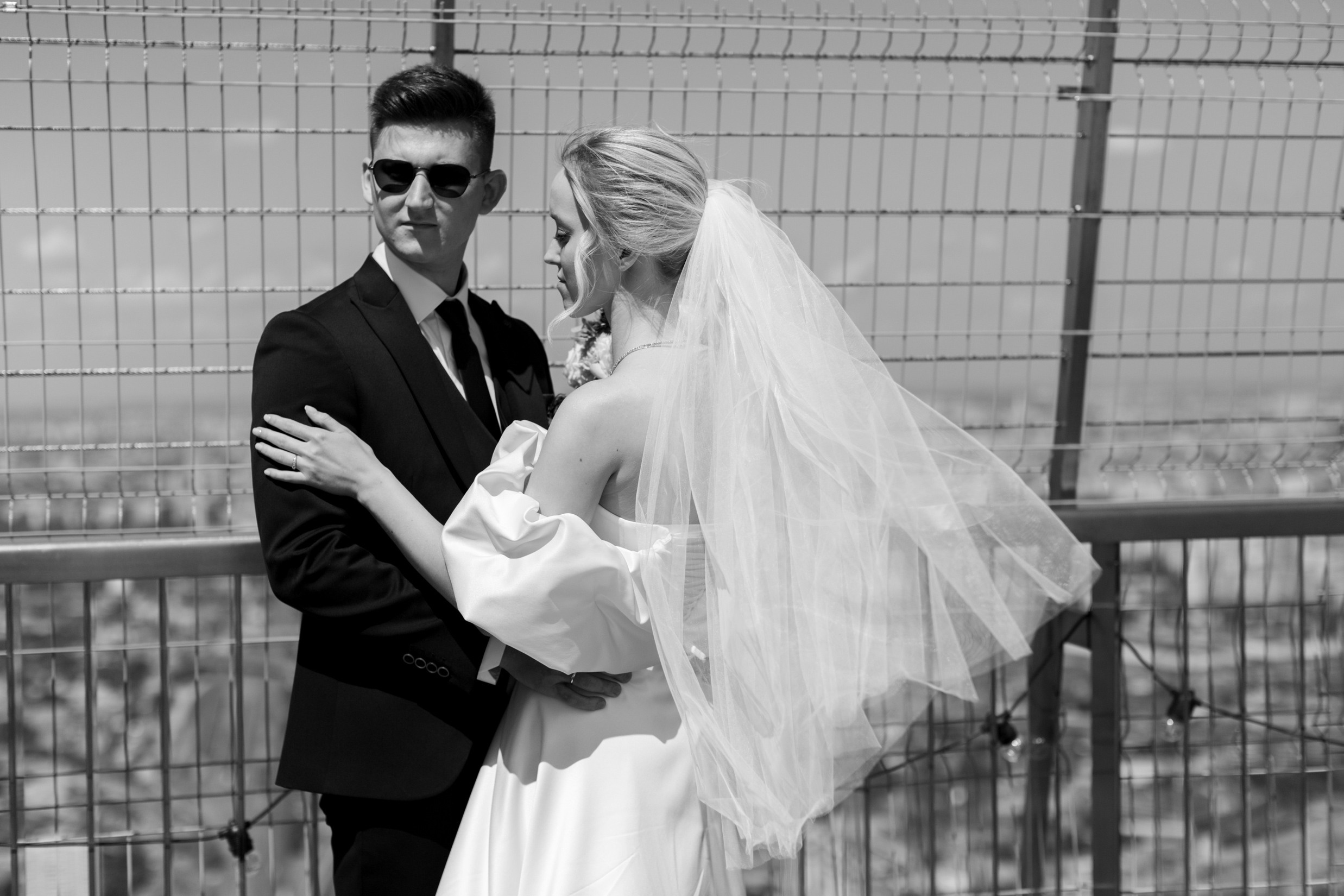 Свадебная фотосессия на крыше башни Око