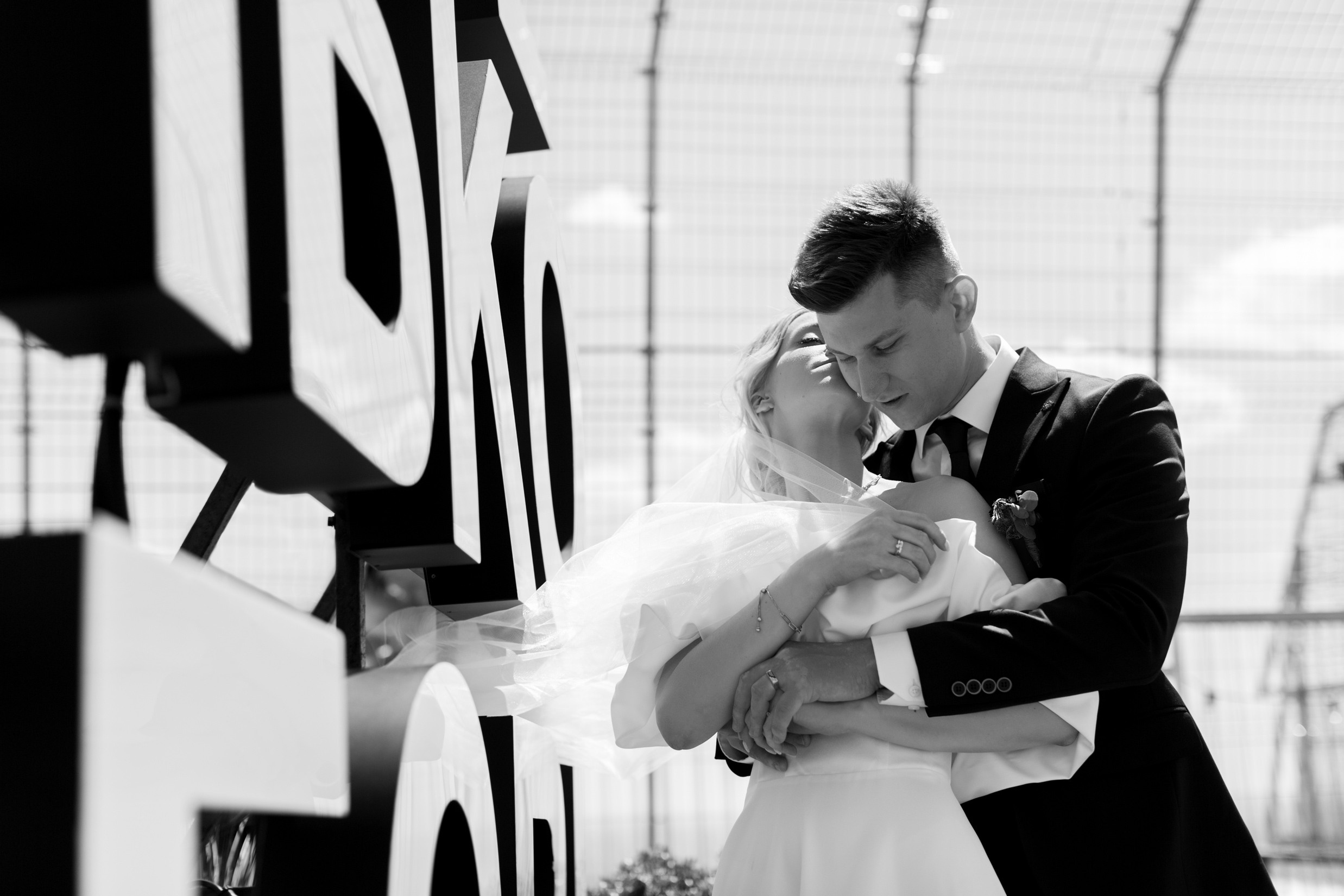 Свадебная фотосессия на крыше башни Око