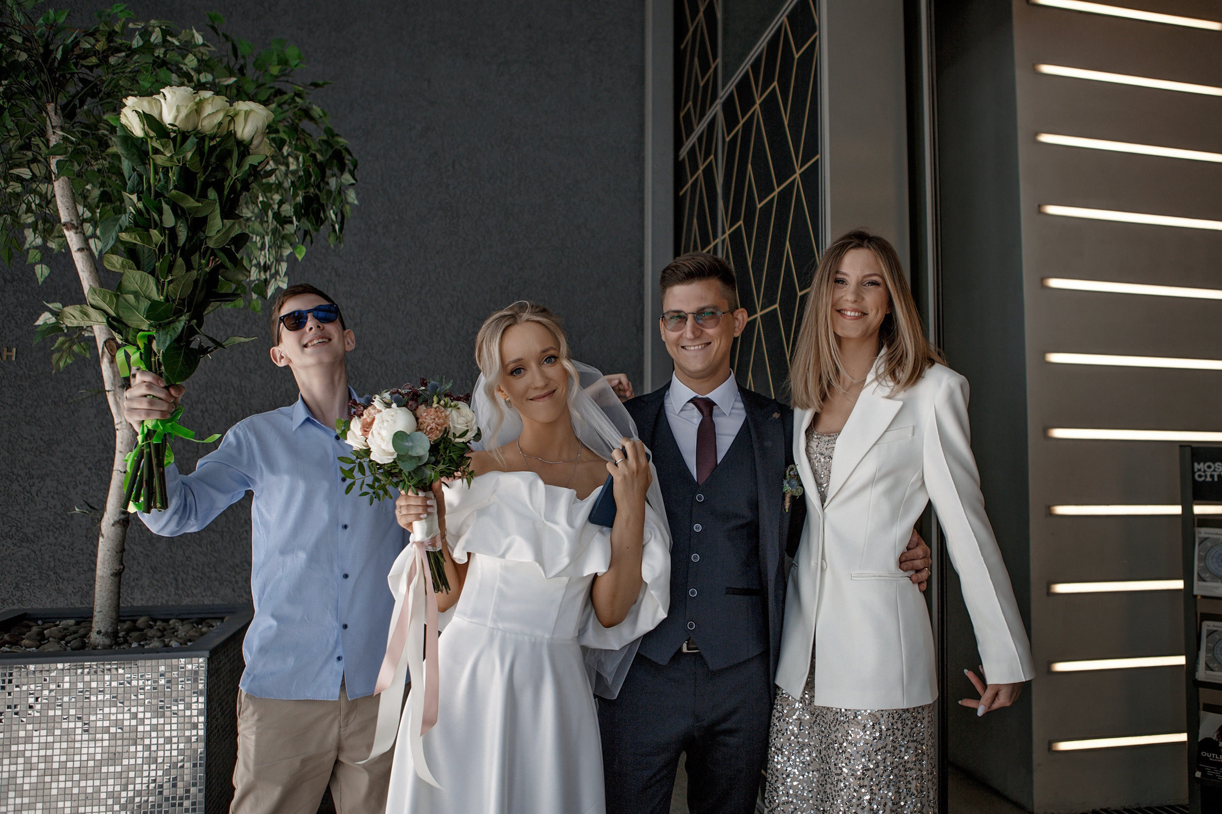 Гости на свадьбе