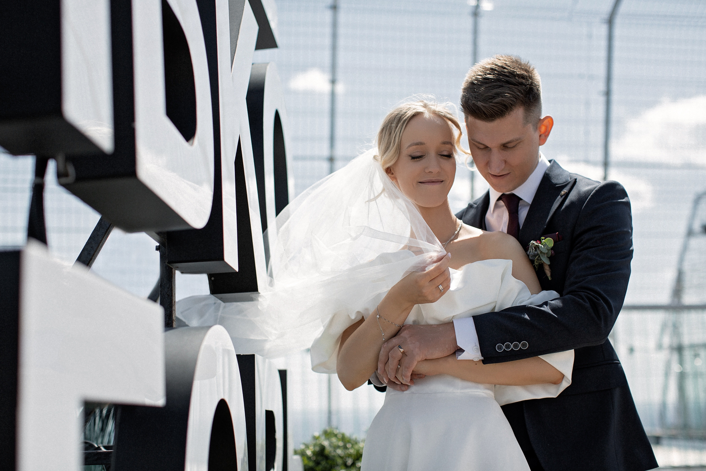 Свадебная фотосессия на крыше башни Око