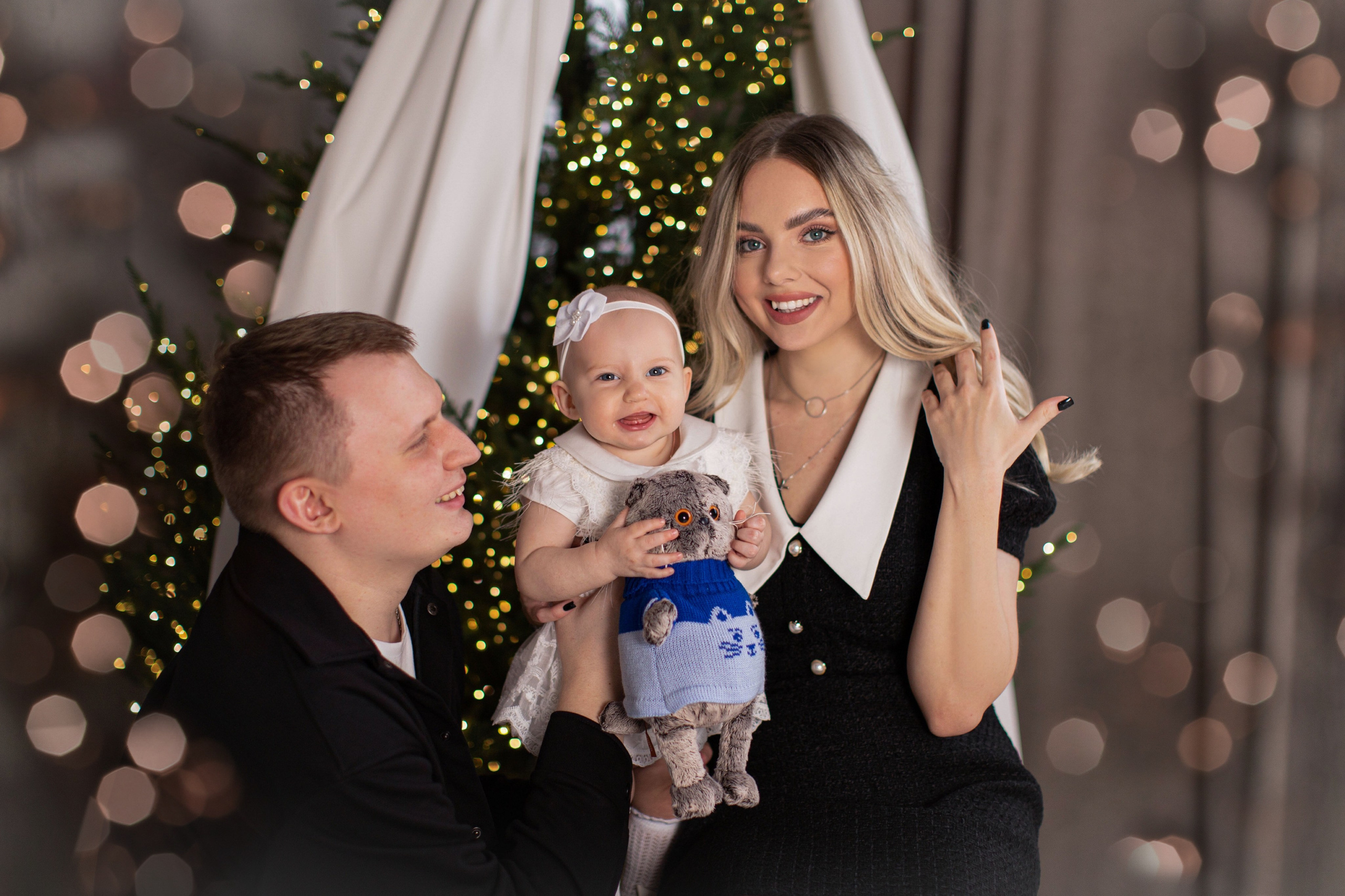 Семья к новому году 2025. Фотограф Лиана Артемова в Пензе