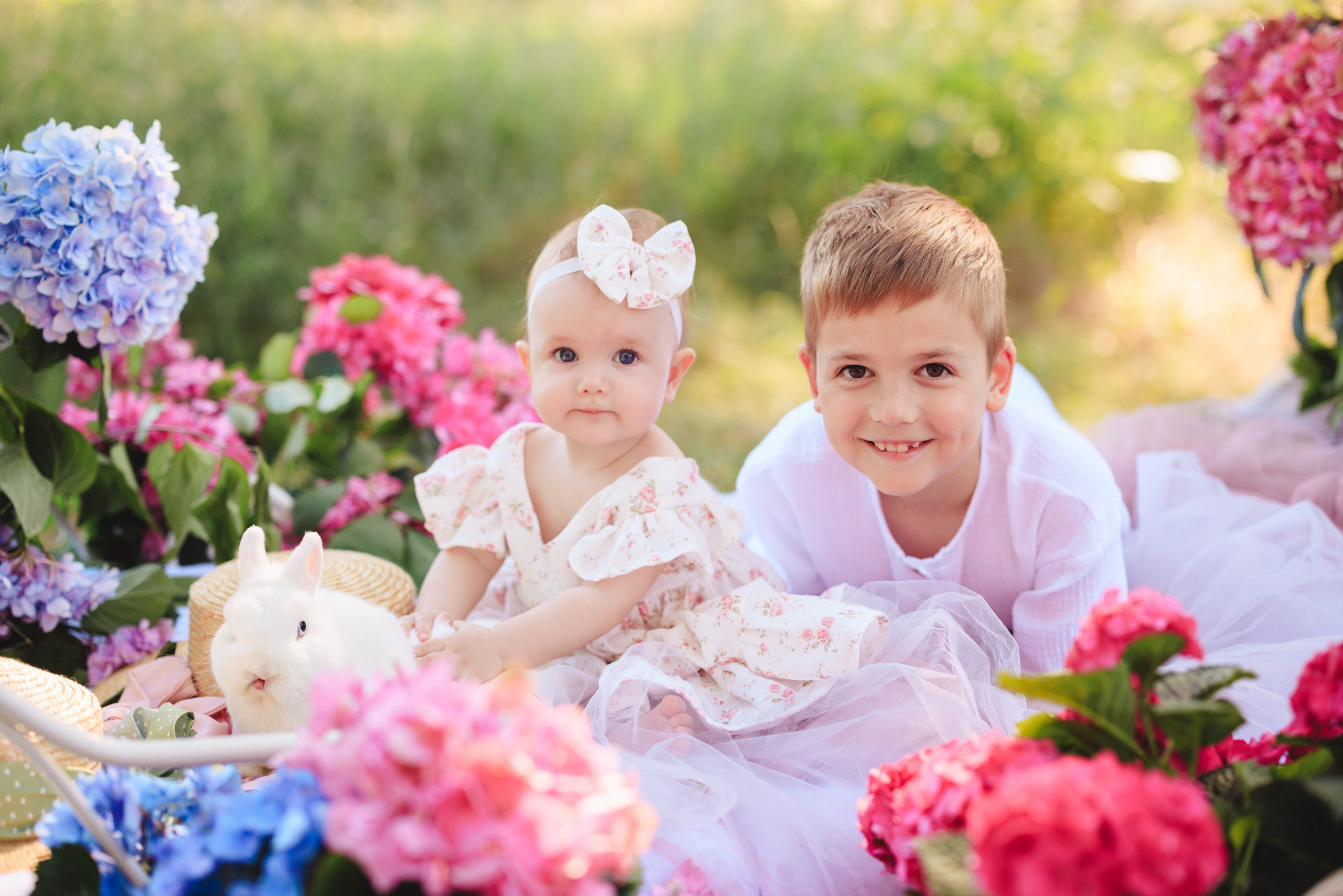 Цветочная кровать с кроликами. Семейный и детский фотограф в Краснодаре Анна Трашкова