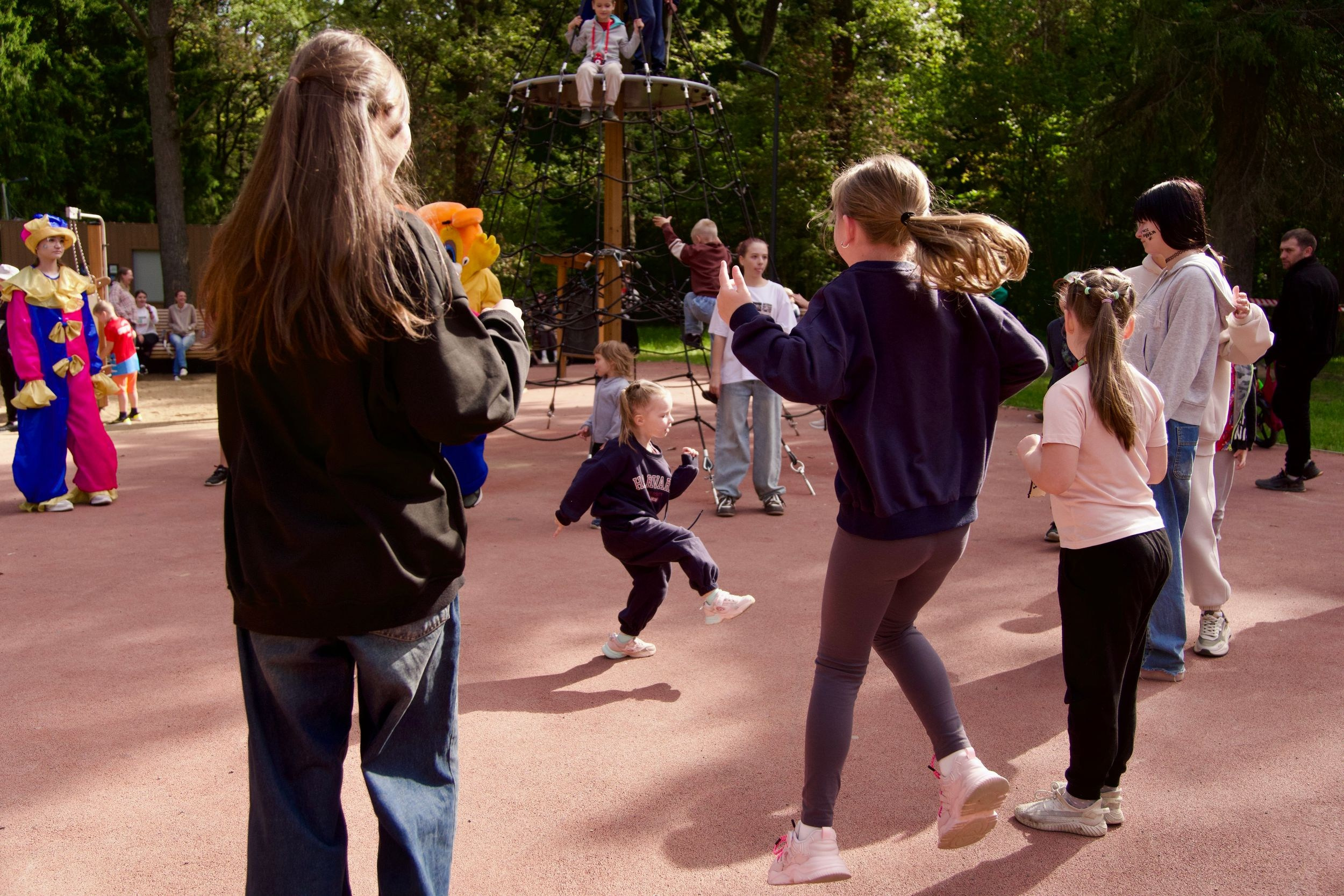 Забег в парке «Дубки». Кафе «БЕЛКА НАШЕПТАЛА». Ну оооочень концептуальное кафе