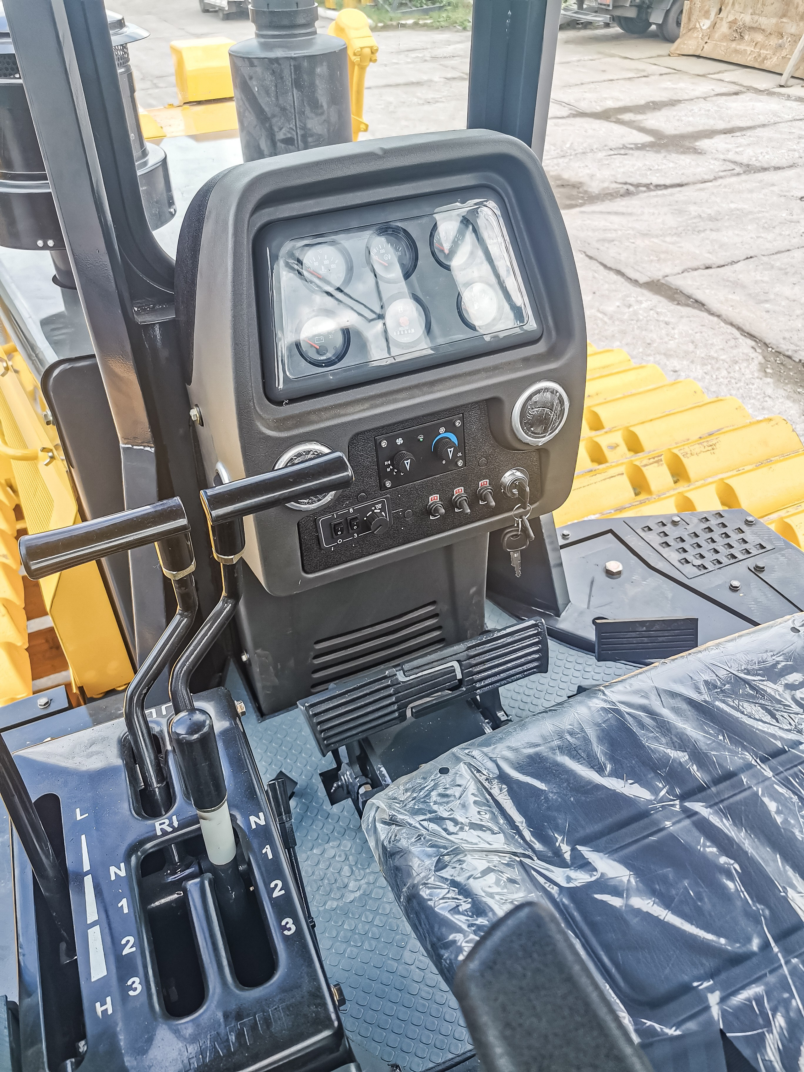 Фото бульдозер D16-5S. Продажа и обслуживание грузовой техники и спецтехники в г. Новосибирск компания СТИ