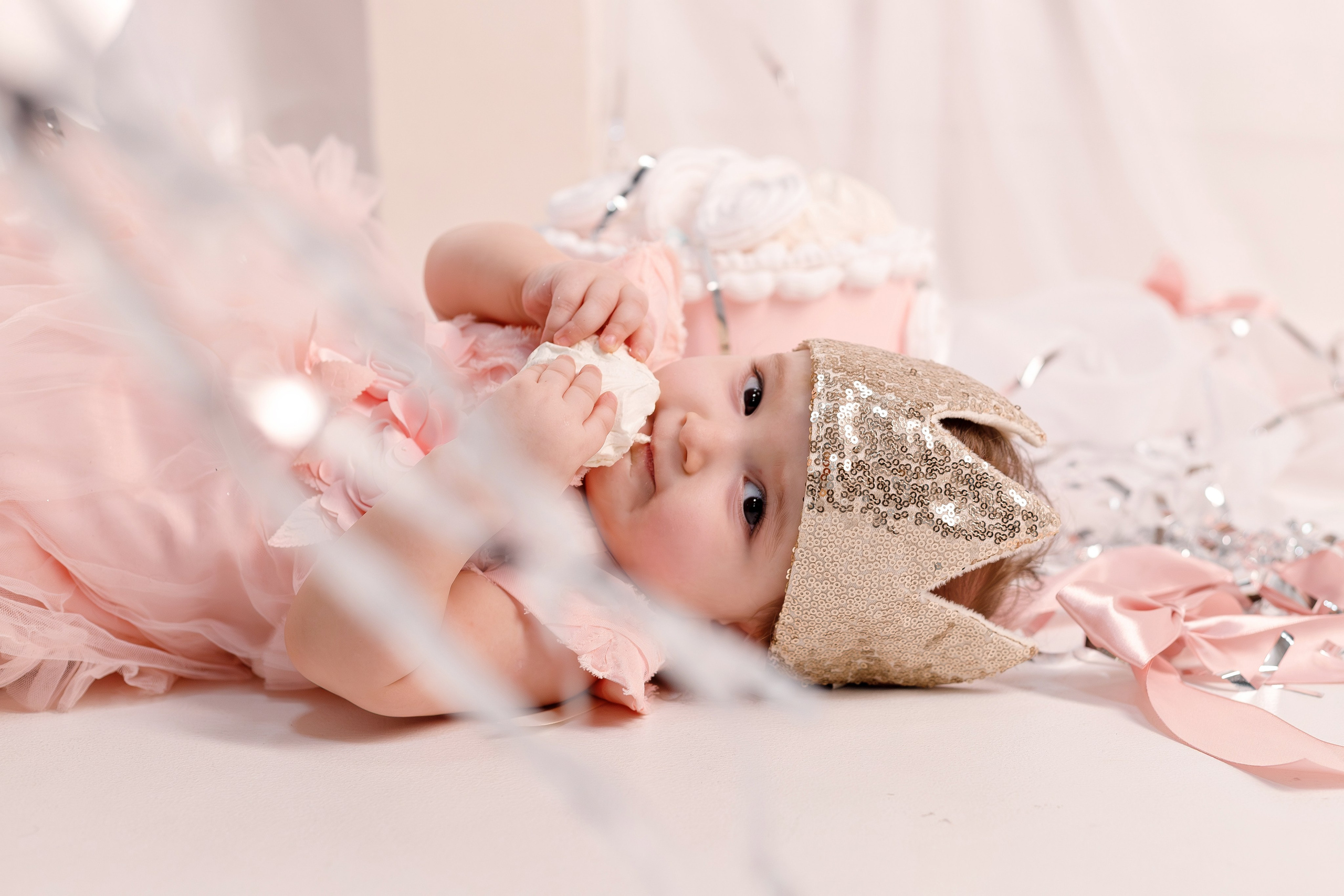 Фотосессия на День Рождения для девочек — сладкий праздник в сказочных декорациях. Детский студийный фотограф Сочи