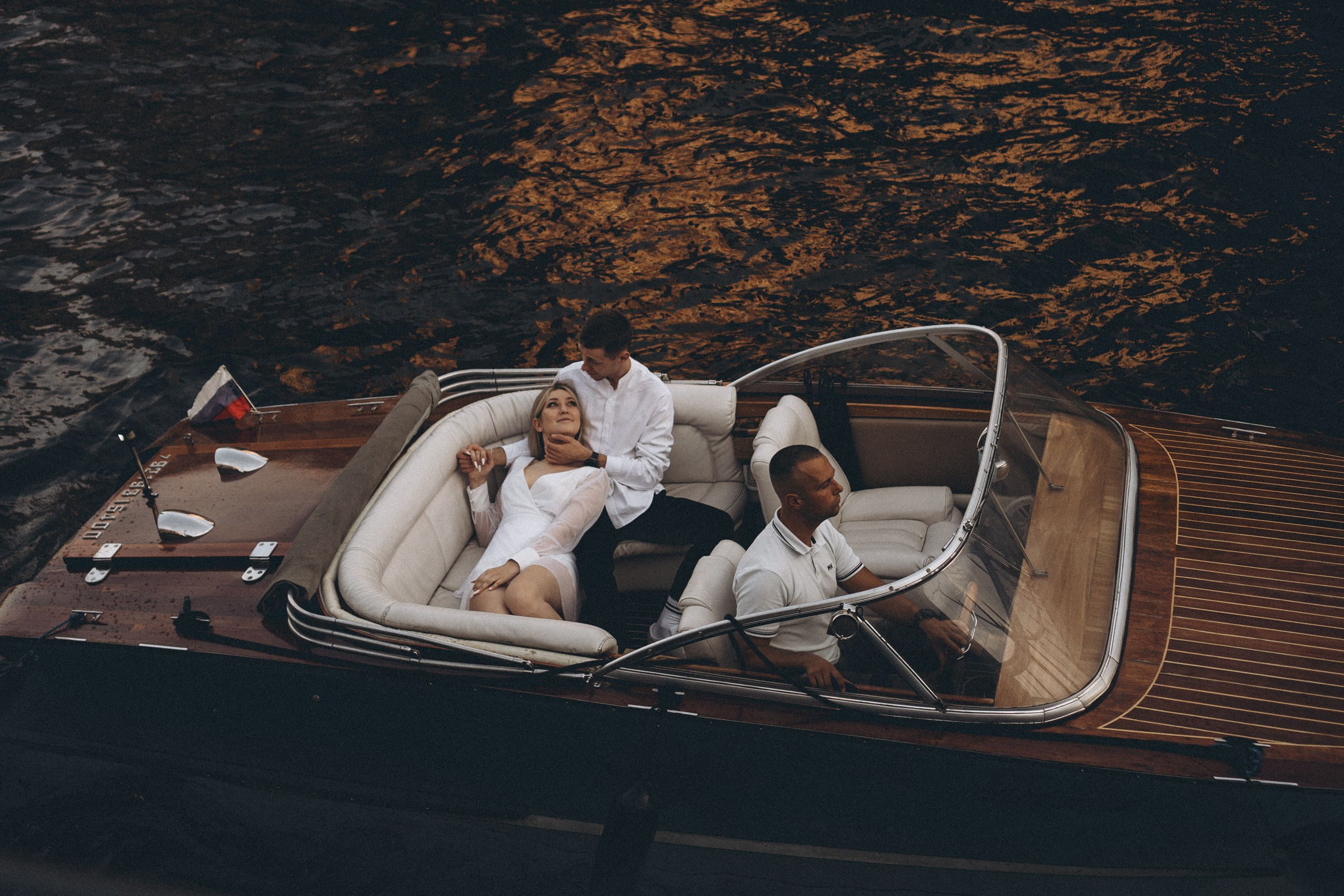 СВАДЕНБНАЯ СЬЕМКА НА КАТЕРЕ ПО КАНАЛАМ САНКТ-ПЕТЕРБУРГА И В АКВАТОРИИ НЕВЫ. Профессиональный фотограф, Санкт-Петербург — Виктория Богомолова