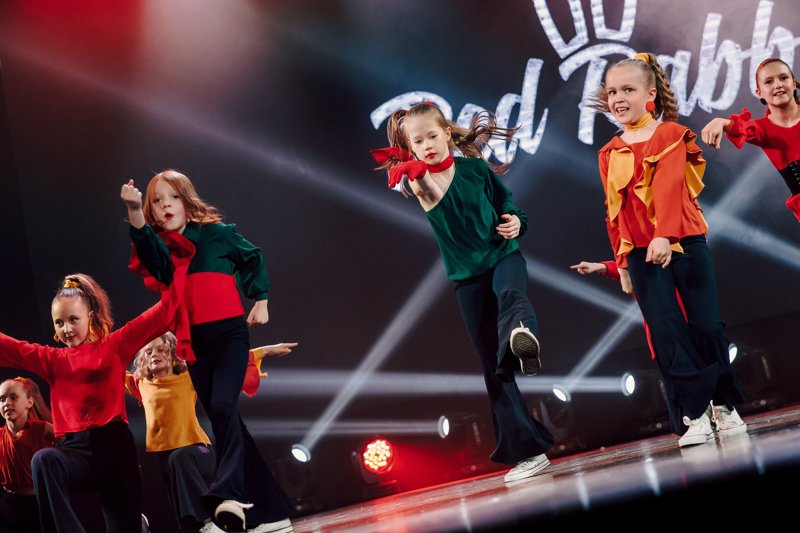 Отчётный концерт танцевальной школы «Red Rabbits» 2025. Лёшка Варзегов — фотограф