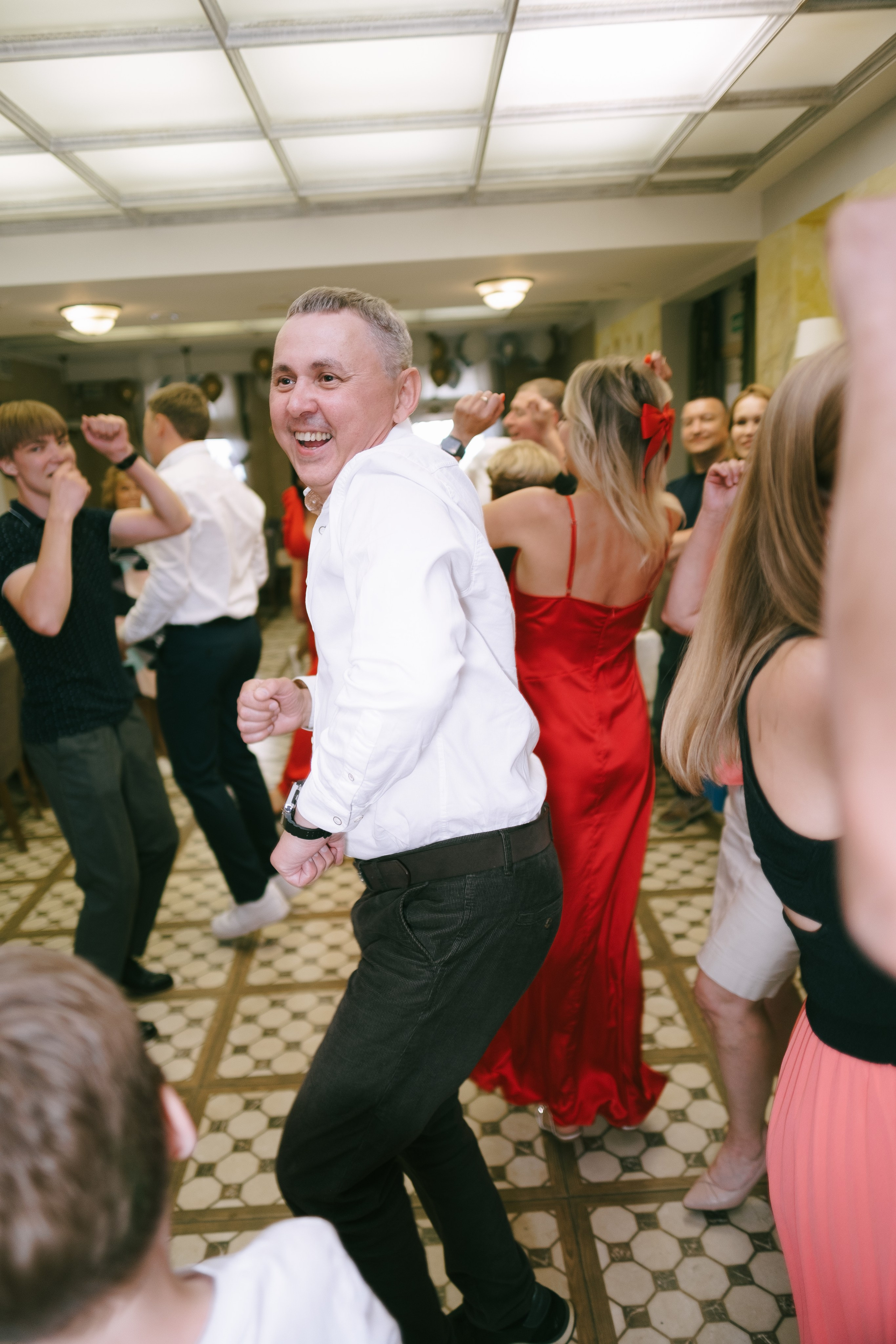 Выпускной школа 33. Свадебный и репортажной фотограф Денис Ожигин в Краснодаре и Краснодарском крае