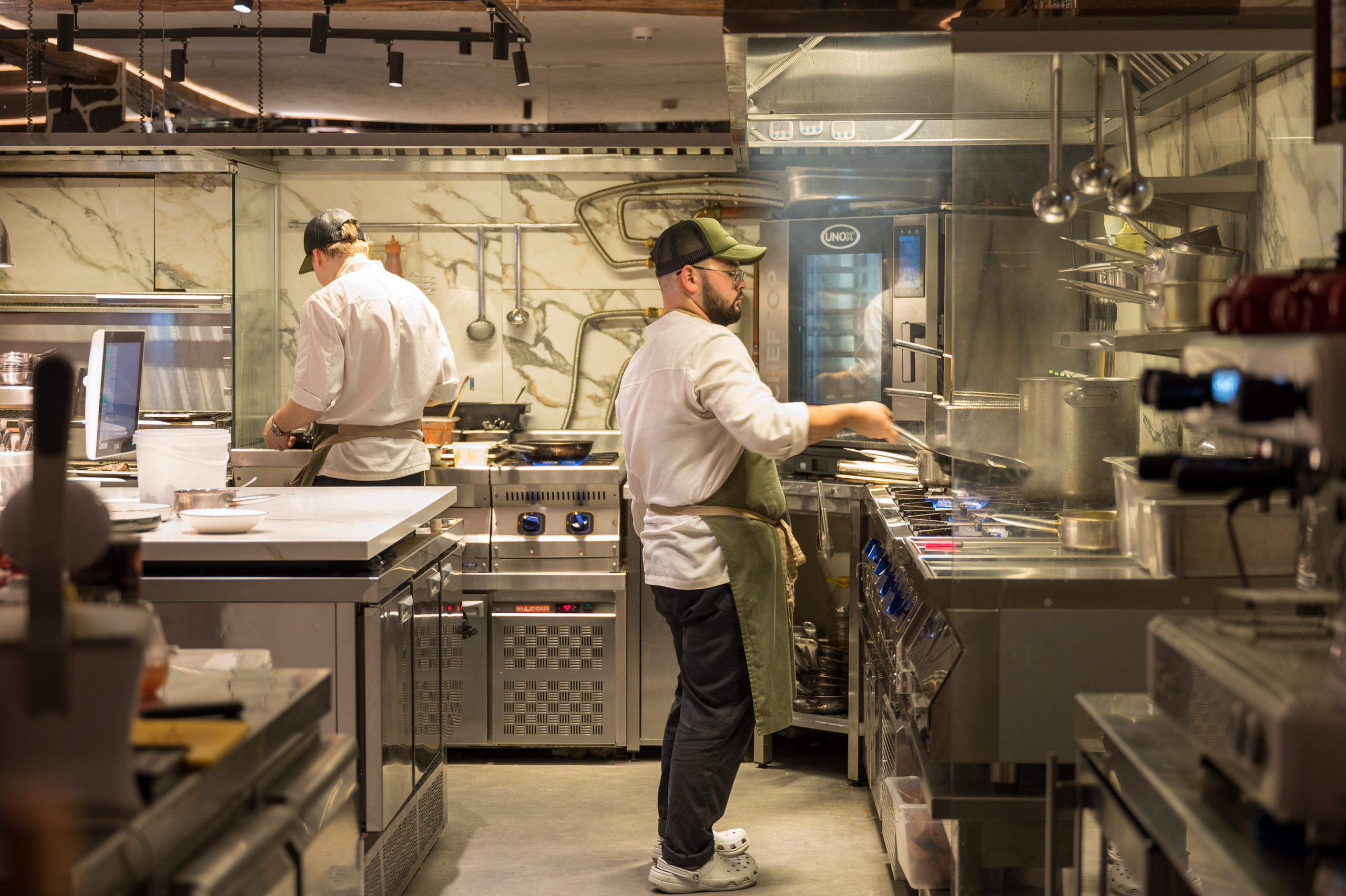 Гастрономический ужин в ресторане Co-Co Chalet. Репортажный фотограф в Красной Поляне и Сочи Павлюченко Екатерина