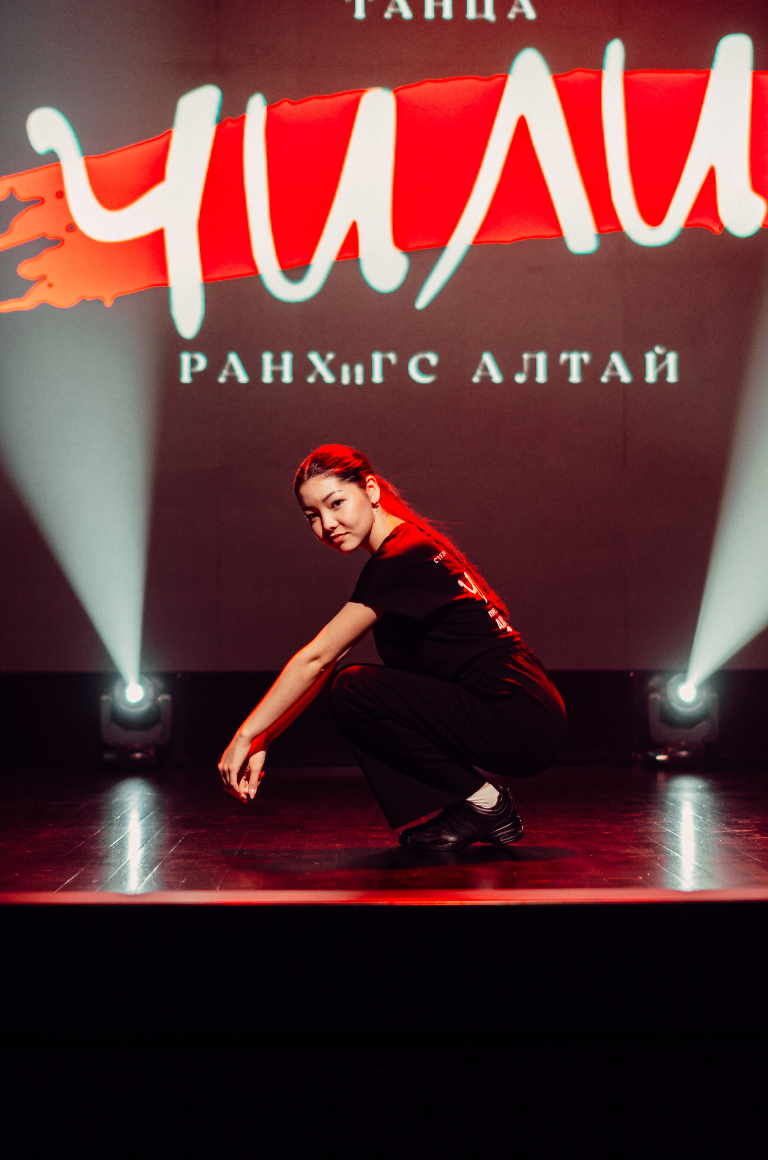 Групповая фотосъемка танцевального коллектива. Денисова Аля — фотограф для парных съемок и индивидуальных историй в Барнауле