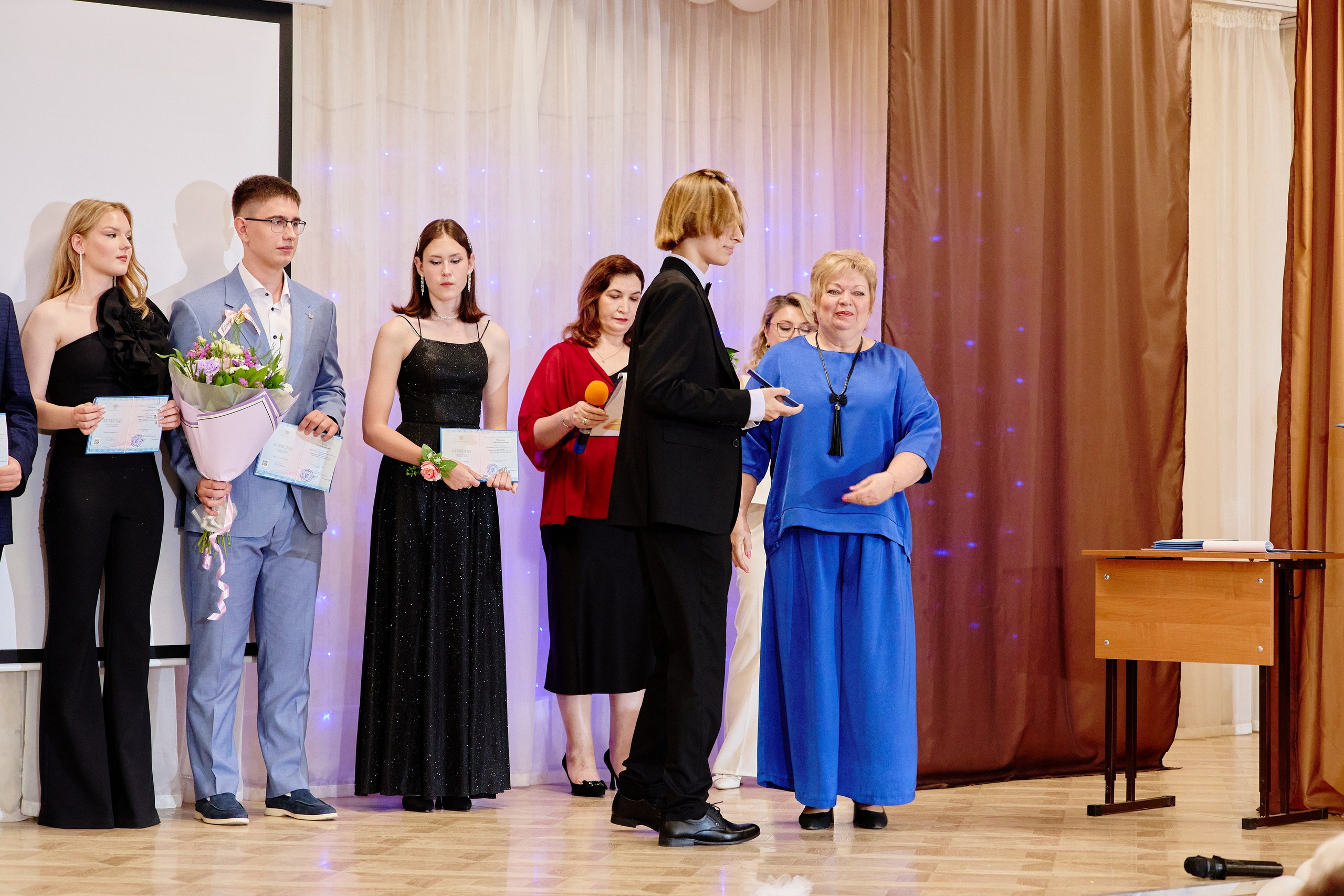 Выпускной 35 Сош. Фотограф Выпускные альбомы Таганрог Сергей Коробченко