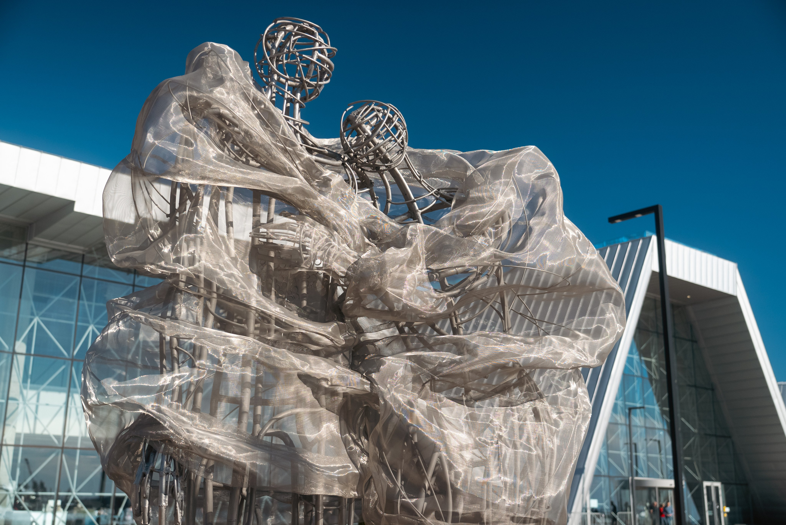 Вдвоем / СПб / Кронштадт / парк «Остров Фортов"/ набережная/ 03.2025. Художник — скульптор Антонина Фатхуллина