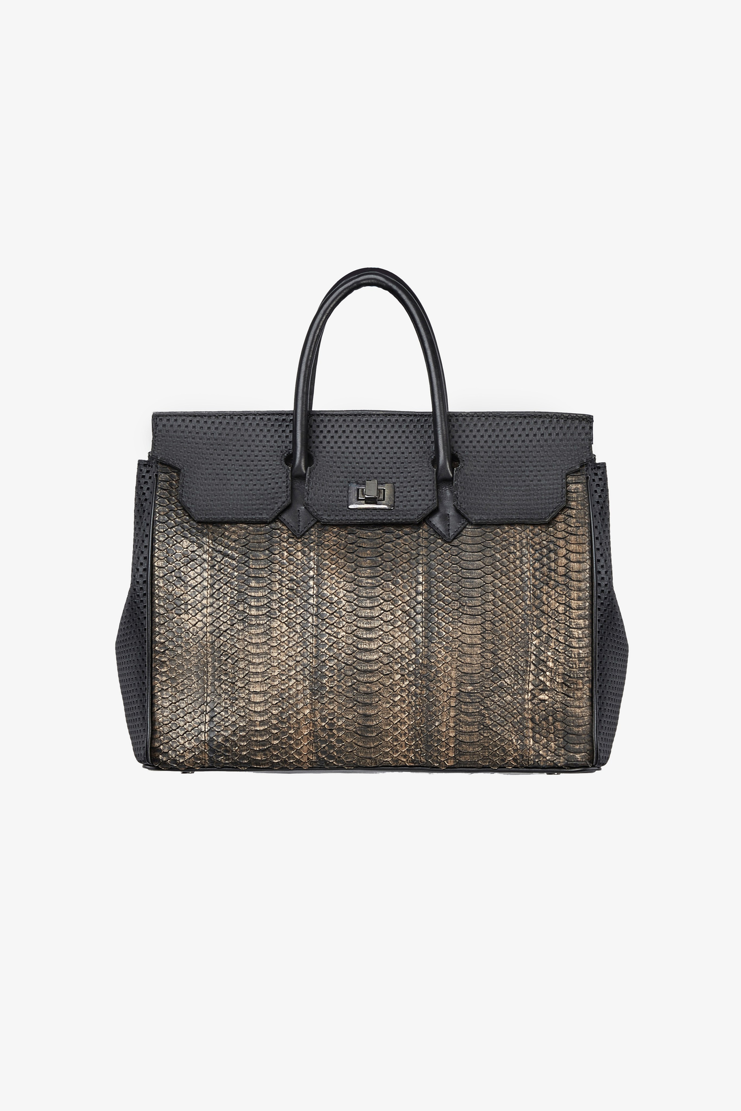 Ретушь фотографий сумок и рюкзаков | Студия SVITHART