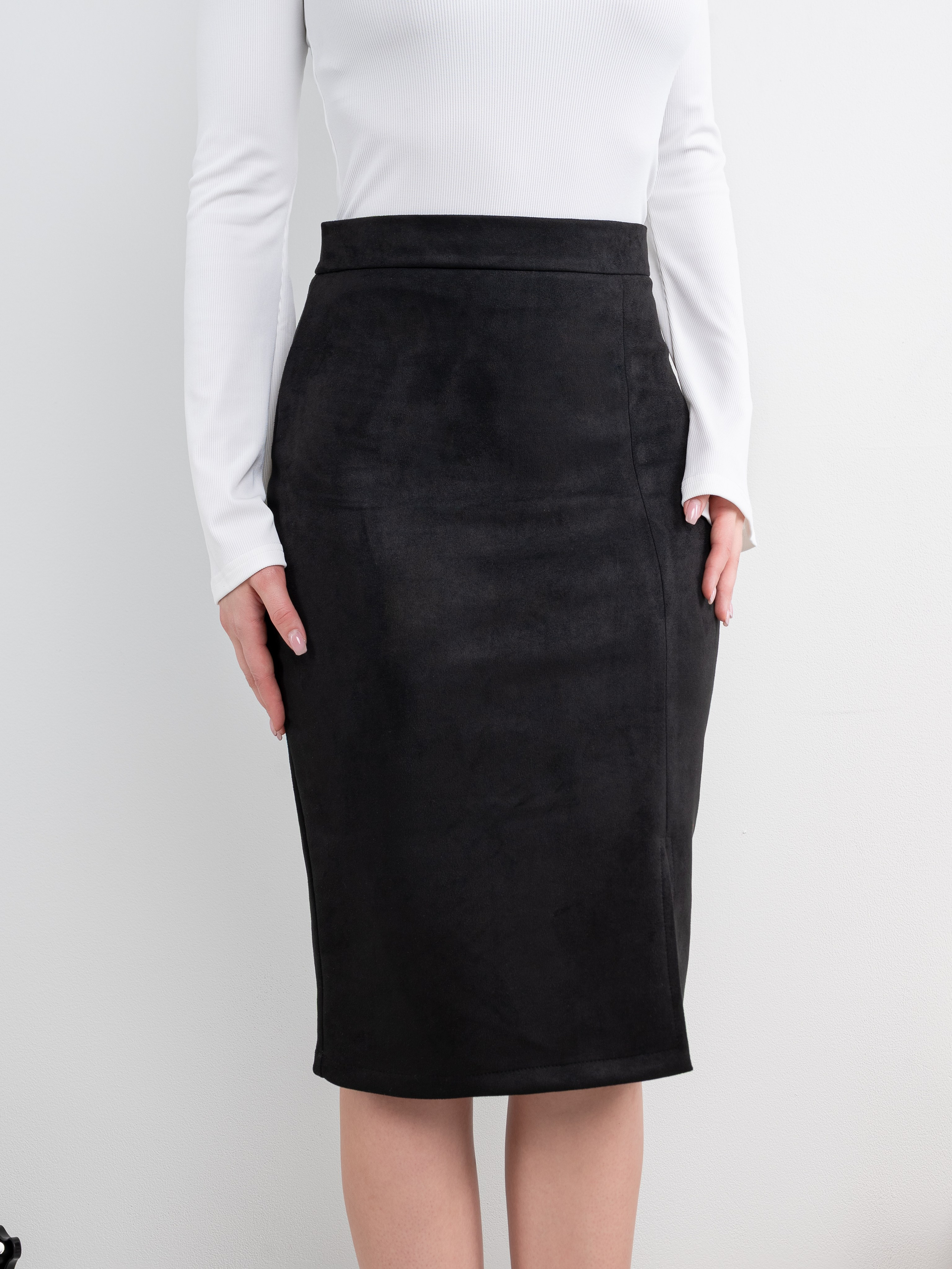 Замшевые юбки серия 2: интерьер+стилист. Предметный фотограф, фото для маркетплейсов Пятигорск, КМВ