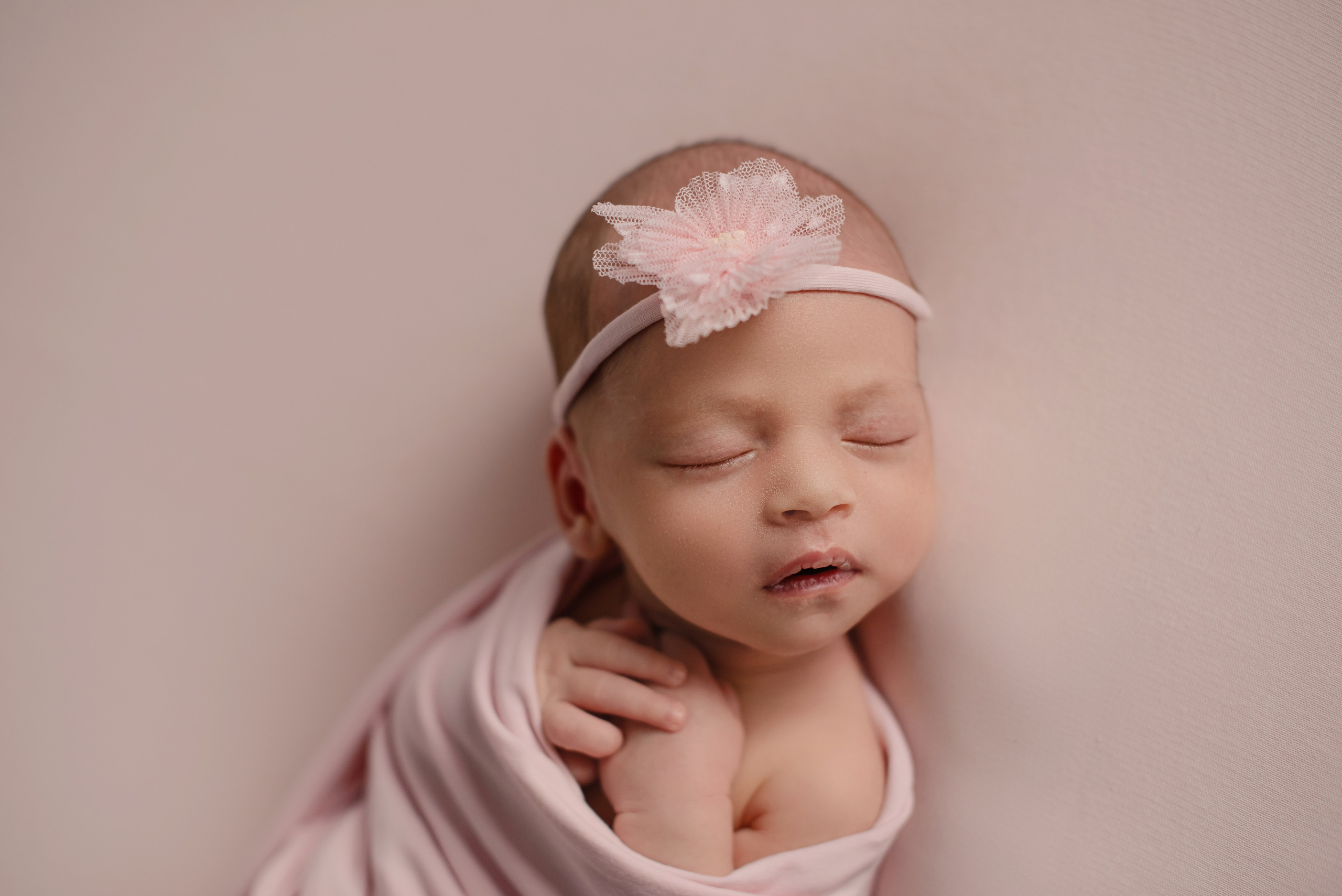 Съемка новорождённого. Фотограф новорожденных в Ростове-на-Дону