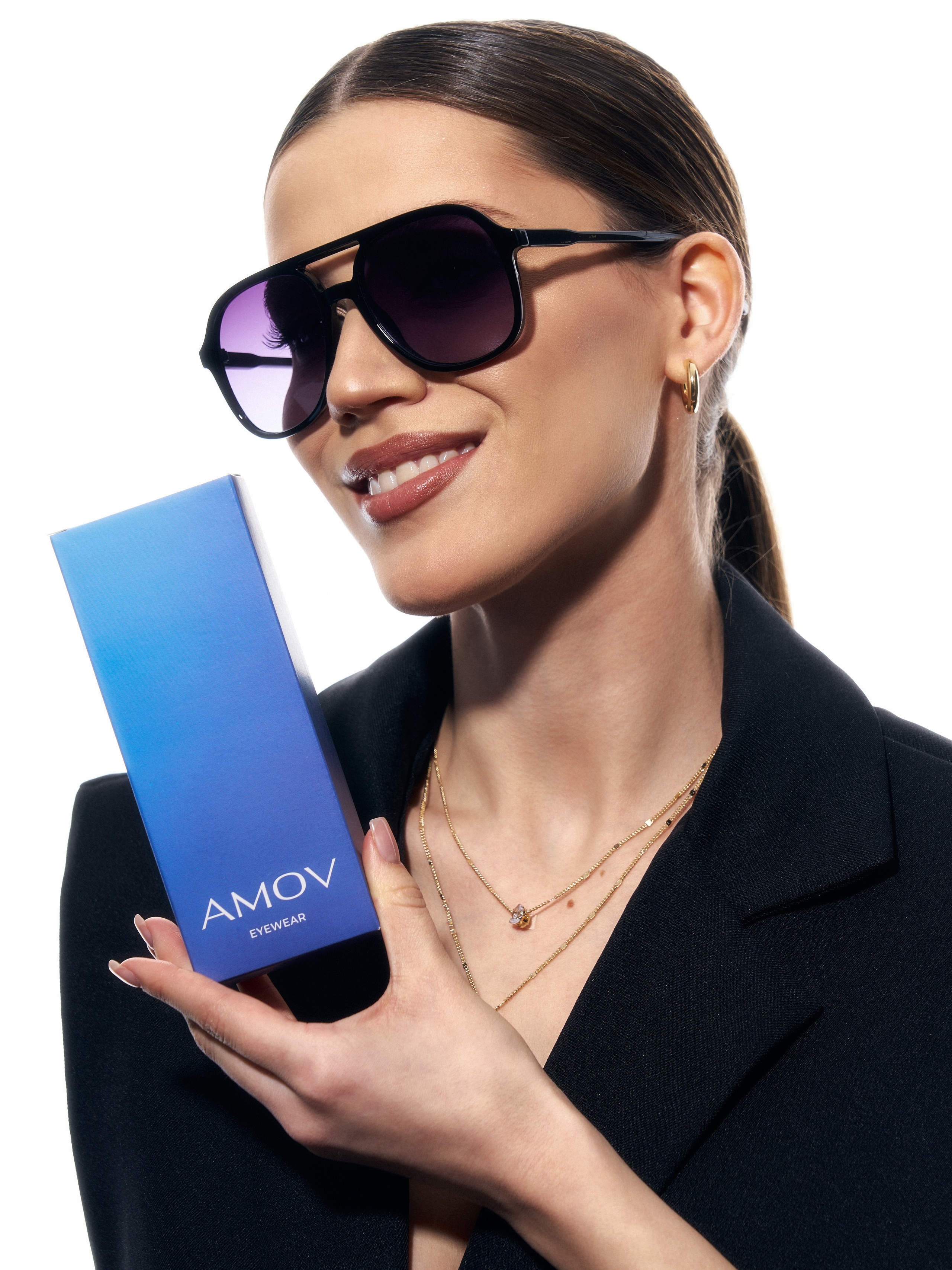 AMOV. Кирилл Гольцберг | фотограф для брендов одежды и бизнеса