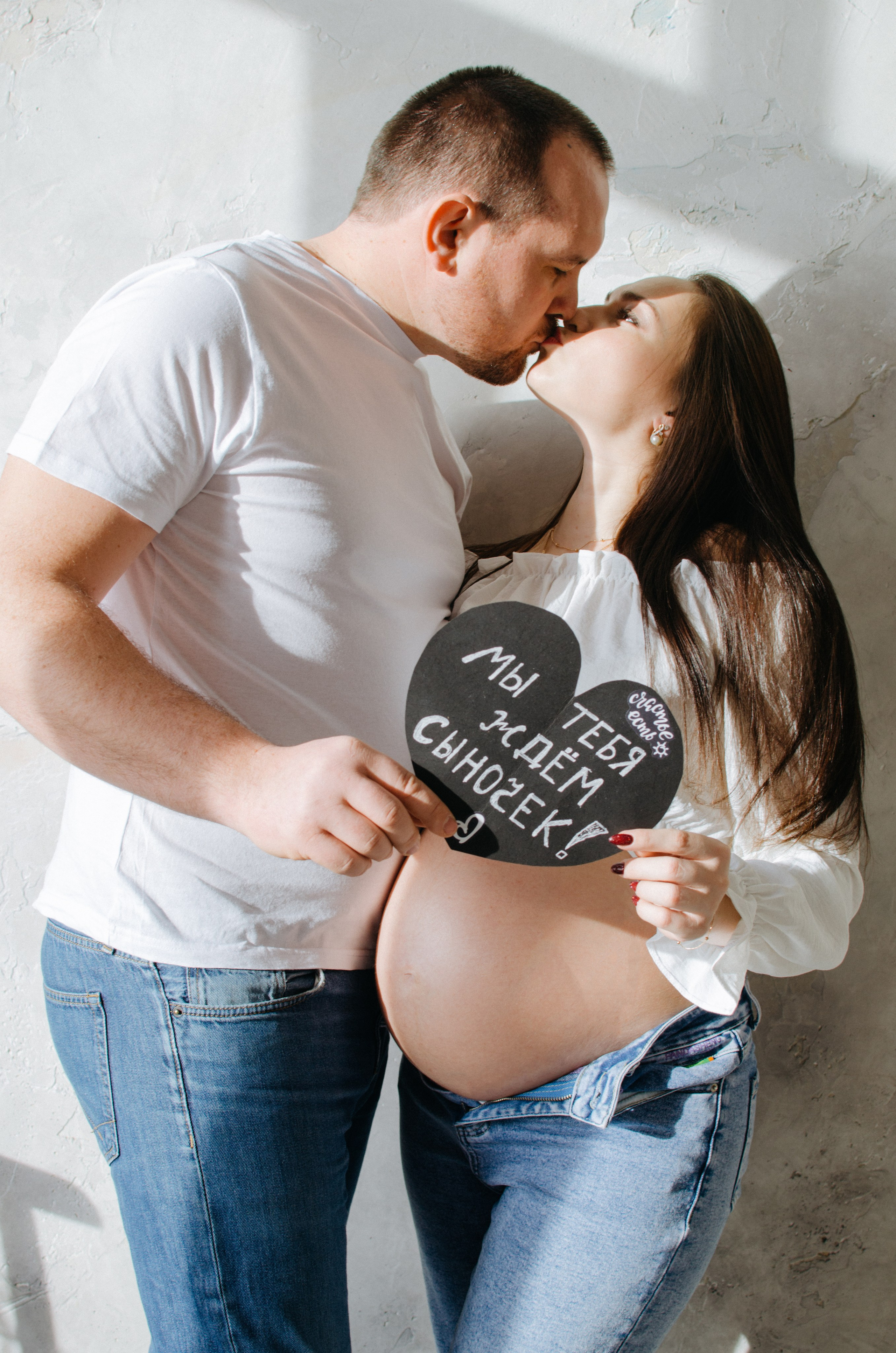 Фотосессия беременности на фотостудии
