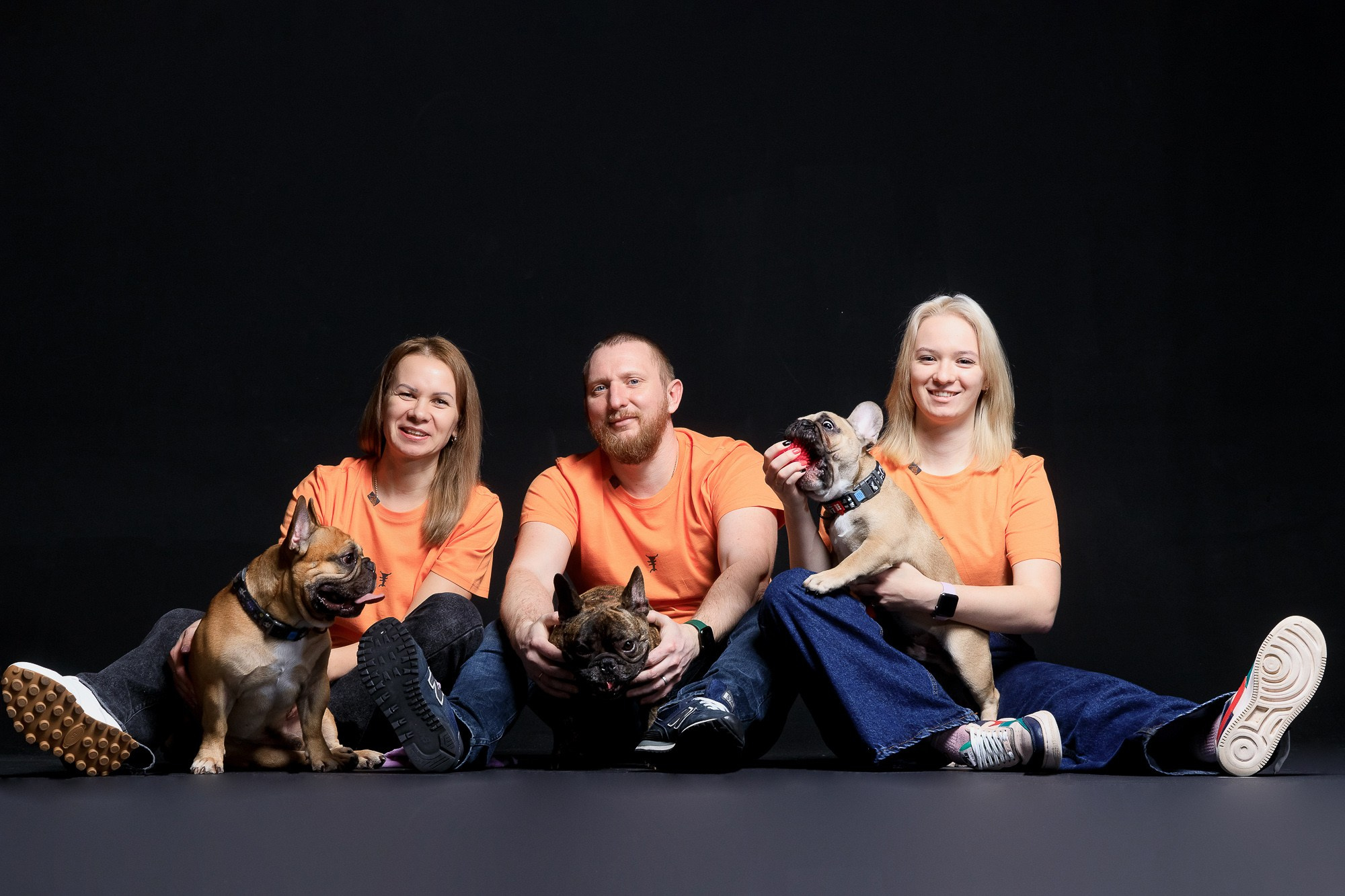 Семейная фотосессия с питомцами в студии. Фотограф в Саратове Ольга Мазлова