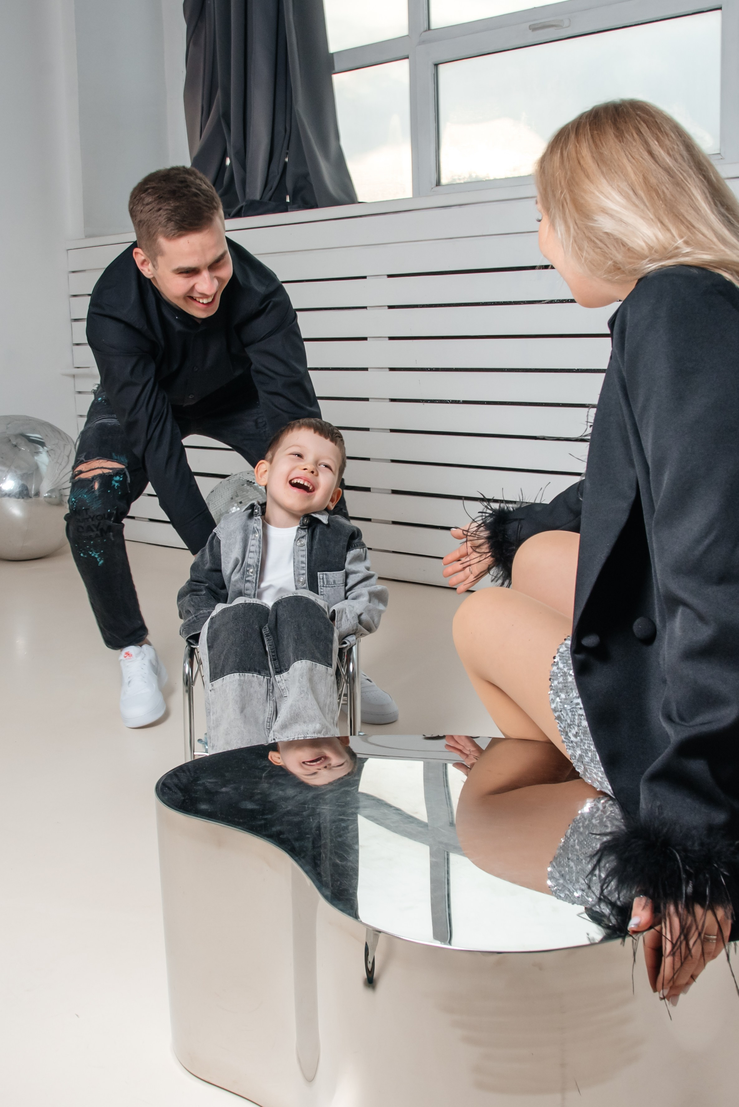 семейная фотосессия в студии, семейная фотосессия в студии с детьми, фотосессия с детьми, семейная фотосессия в студии идеи, детский фотограф москва, детский фотограф, семейный фотограф москва, фотосъемка с детьми в студии