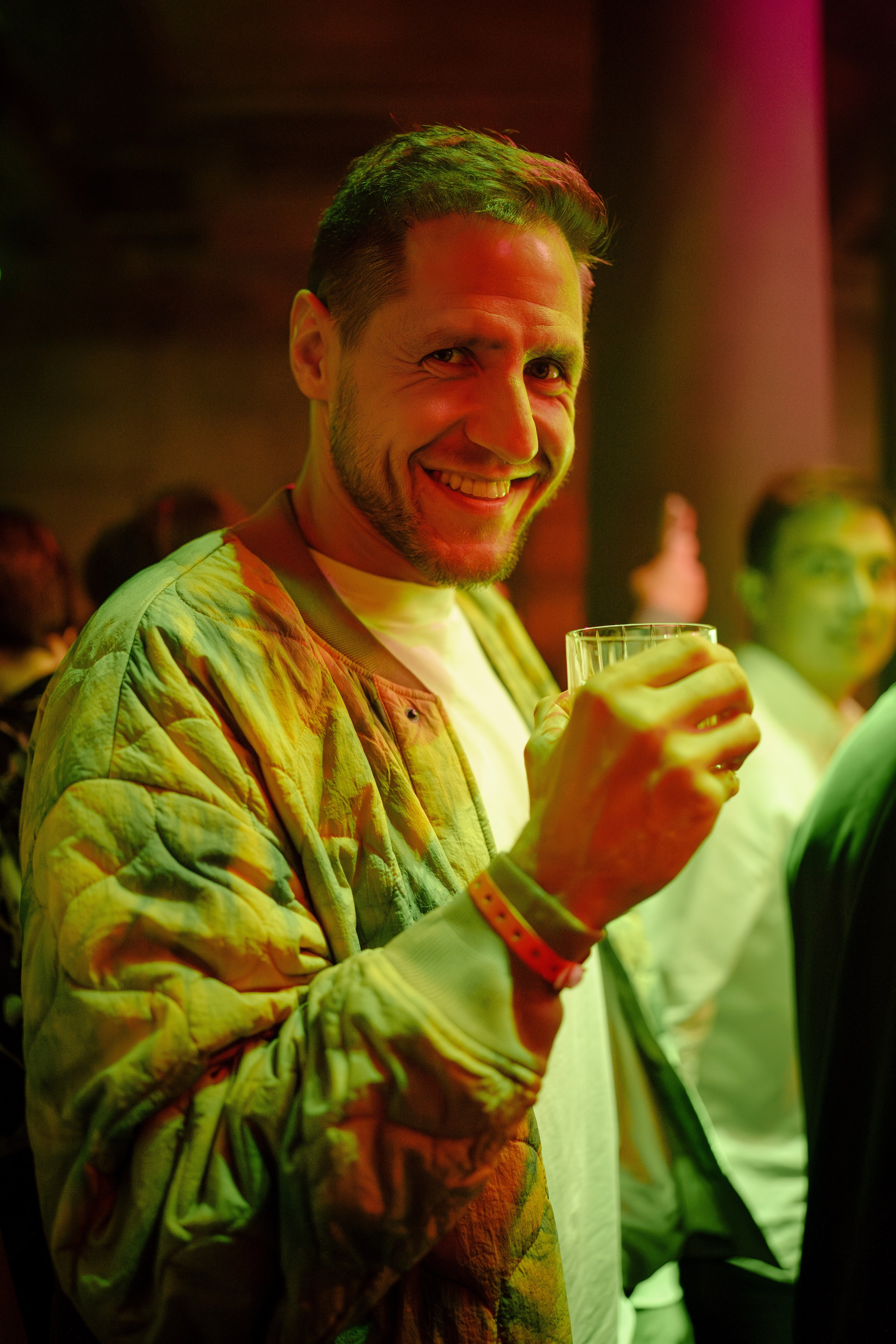 Вечеринка OSNOVATELI.LIVE репортажный фотограф Саша Дружинина. Репортажный фотограф в Москве Саша Дружинина