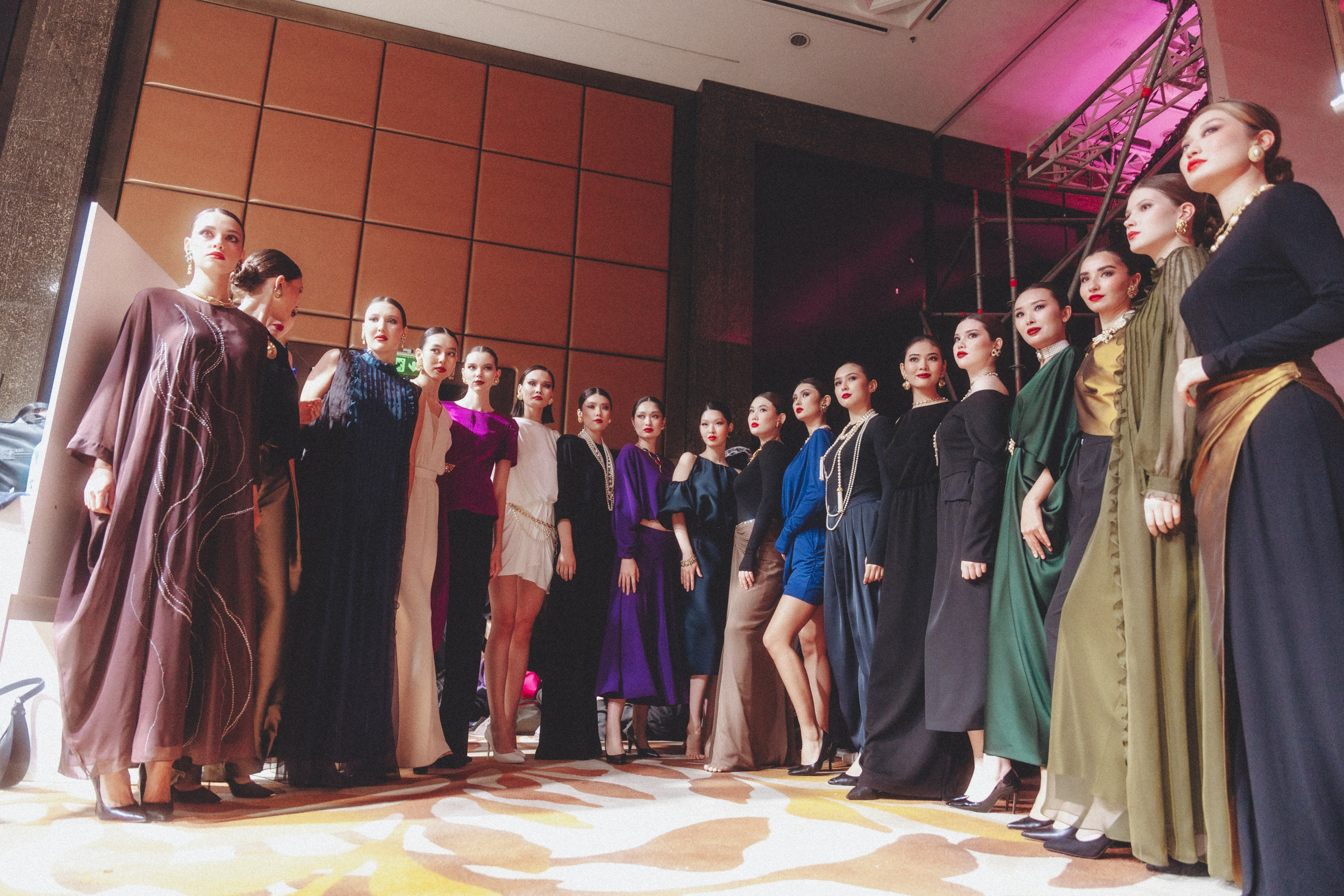 VISA FASHION WEEK ALMATY SS26 / BACKSTAGE ZONE