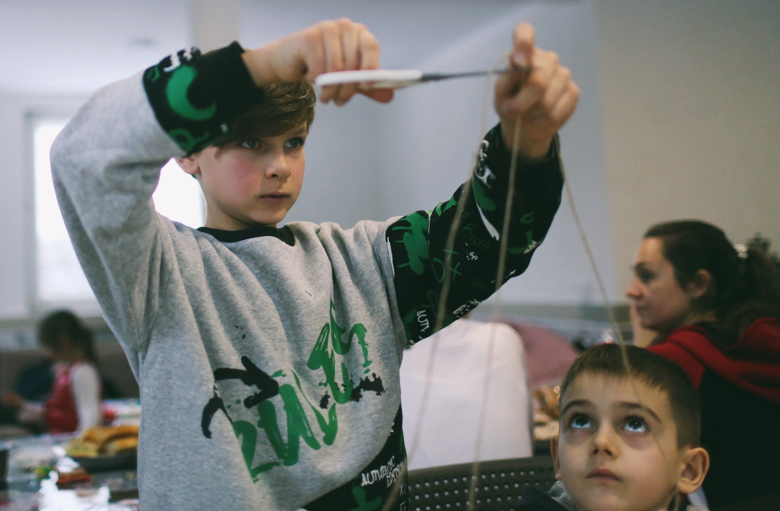 Конструирование кормушек в Воскресной школе. Фотограф Антонина Гудкова