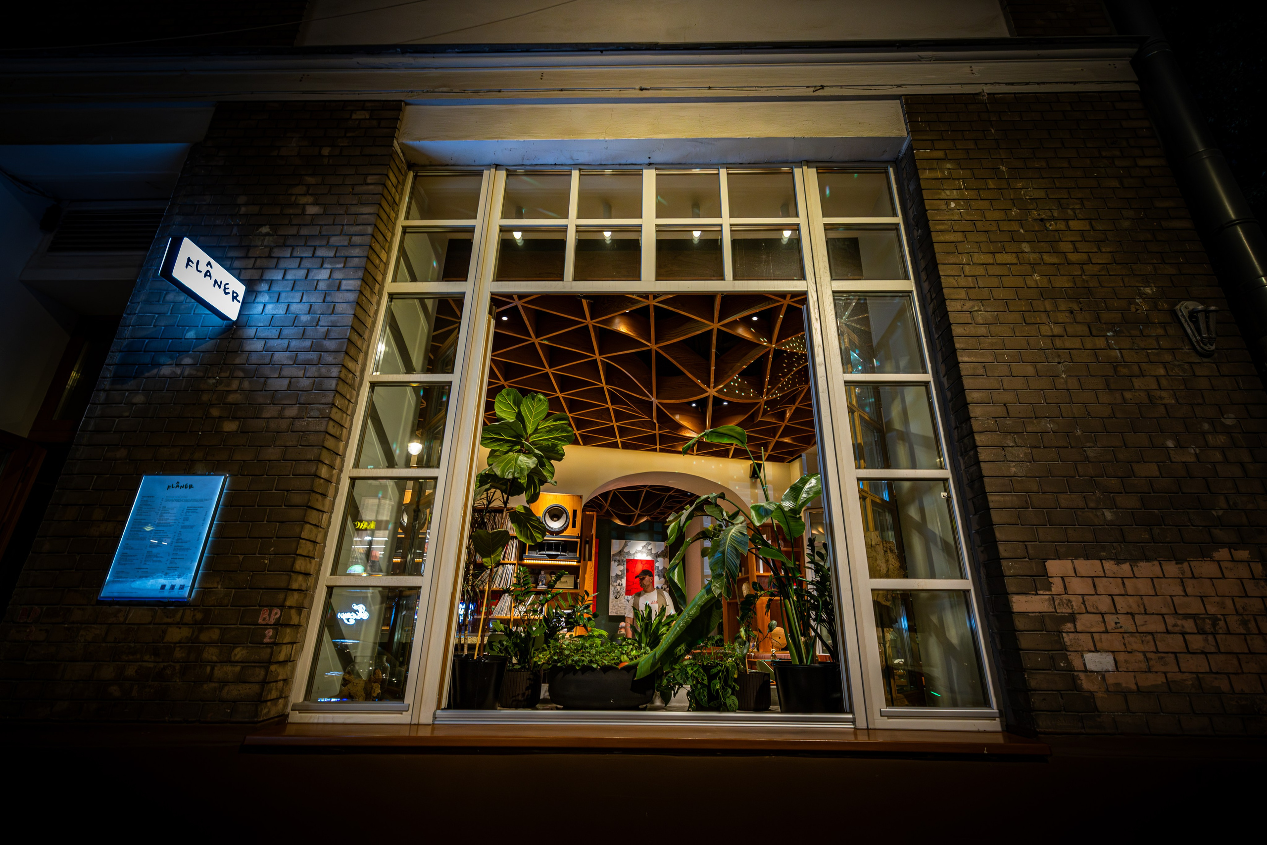 Москва. Август 2025 года. Кузнецкий мост. Люди, детали. Фотографирую жизнь! Московский фотограф волонтер