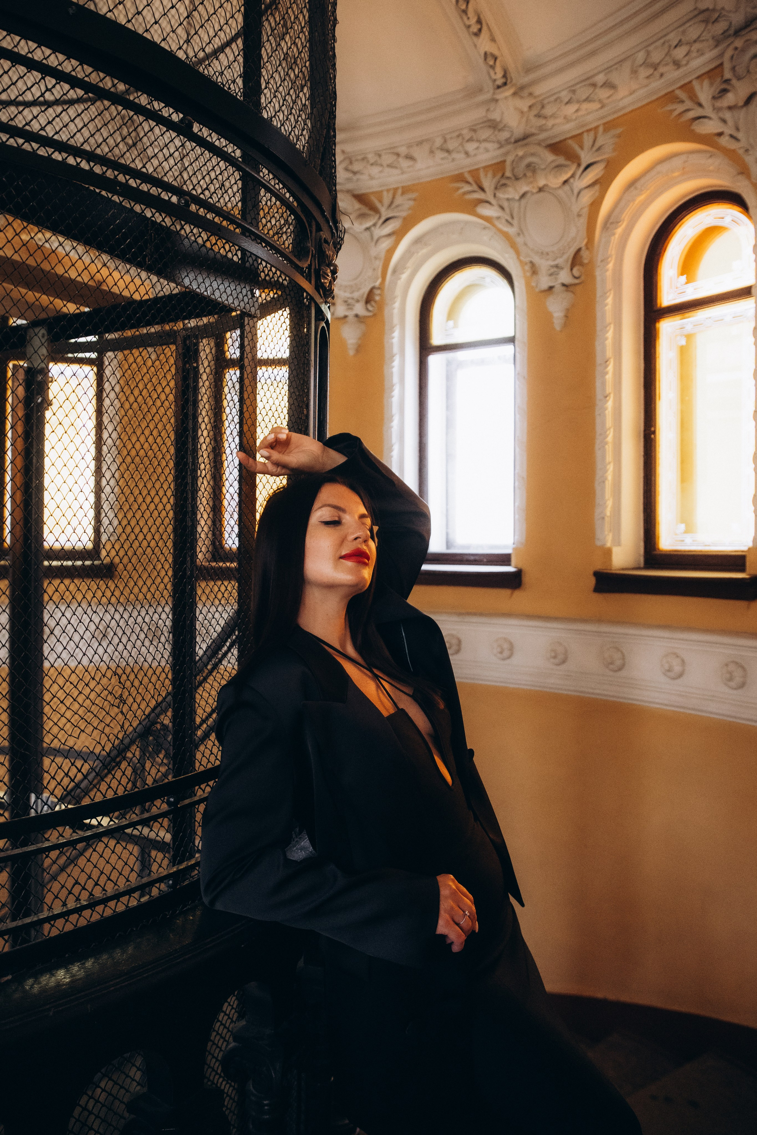 Ольга, прогулка по Фонтанке и фотосессия в парадной Ромашка. Фотограф в Санкт-Петербурге Разиля Идиятуллина