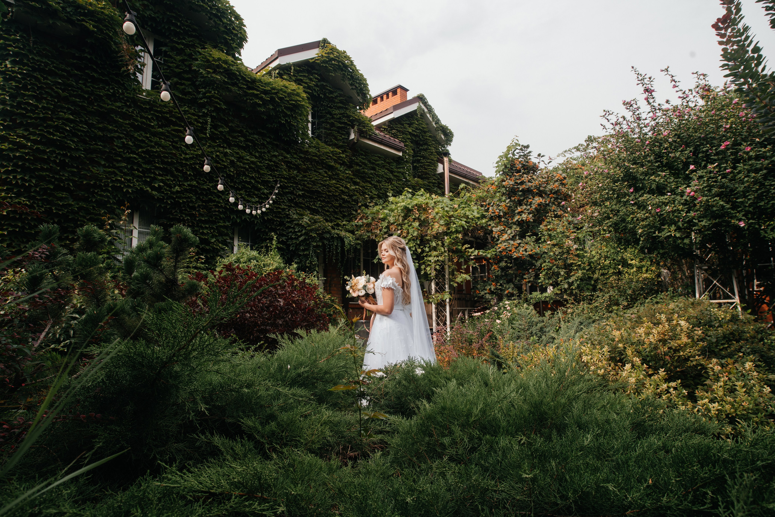 Свадебная прогулка в Теплице Власенко. Свадебный и семейный фотограф Надежда Соловьева