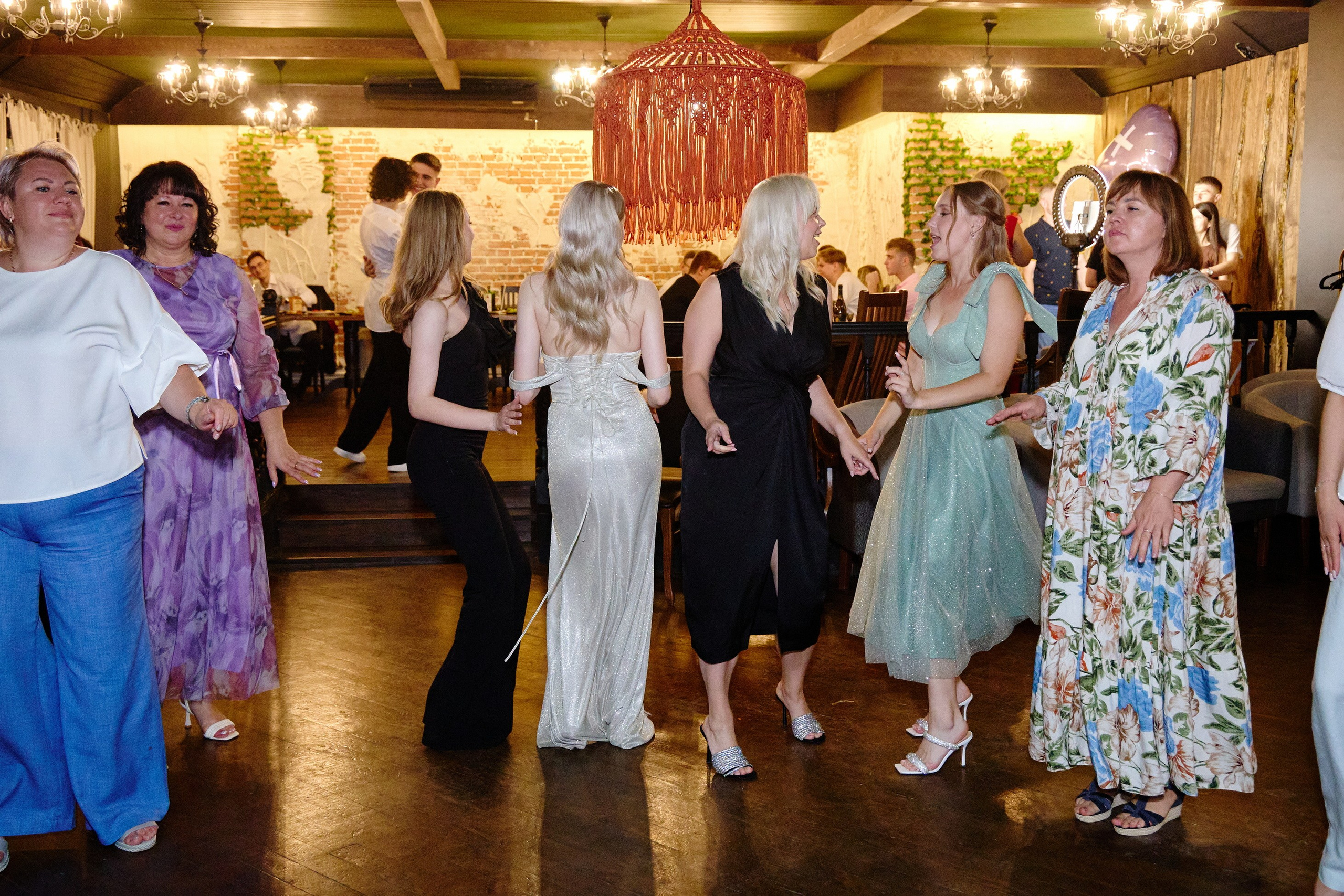 Выпускной 35 Сош. Фотограф Выпускные альбомы Таганрог Сергей Коробченко