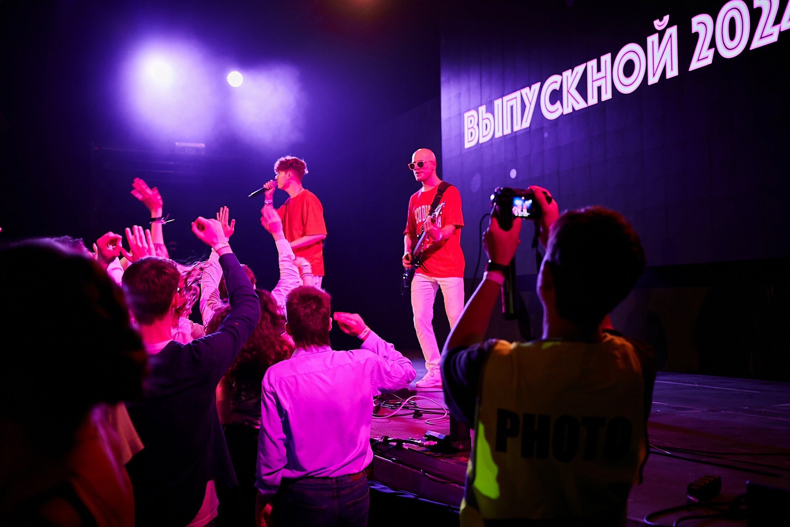 Выпускной 2024 концертный зал Академия ВТБ. Фотограф и Видеограф в Москве. Олег Корушев